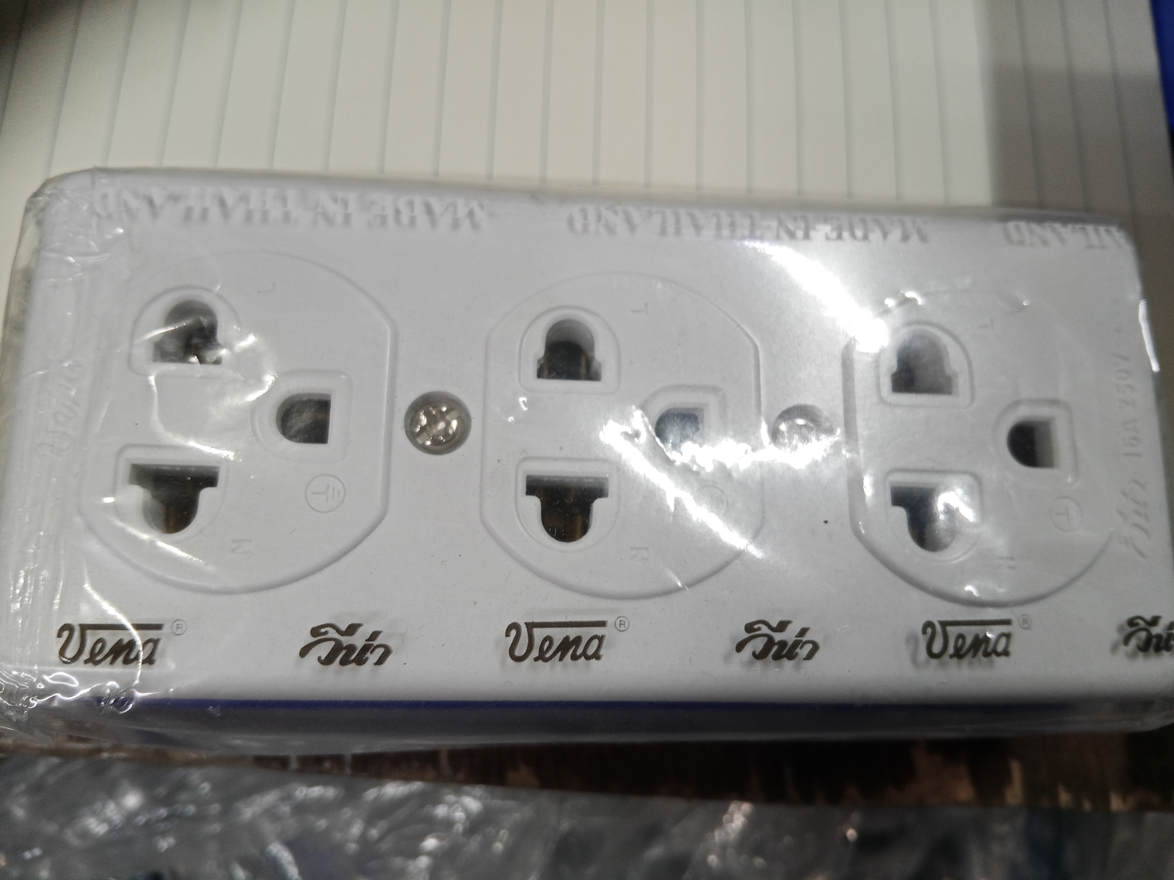 Vena วีน่า ปลั๊กลอย 3 ที่ GR1633 มีกราวน์ ทูโทน-ซีรีส์ Triplex receptacleearthing Two tones-series 16A 250V