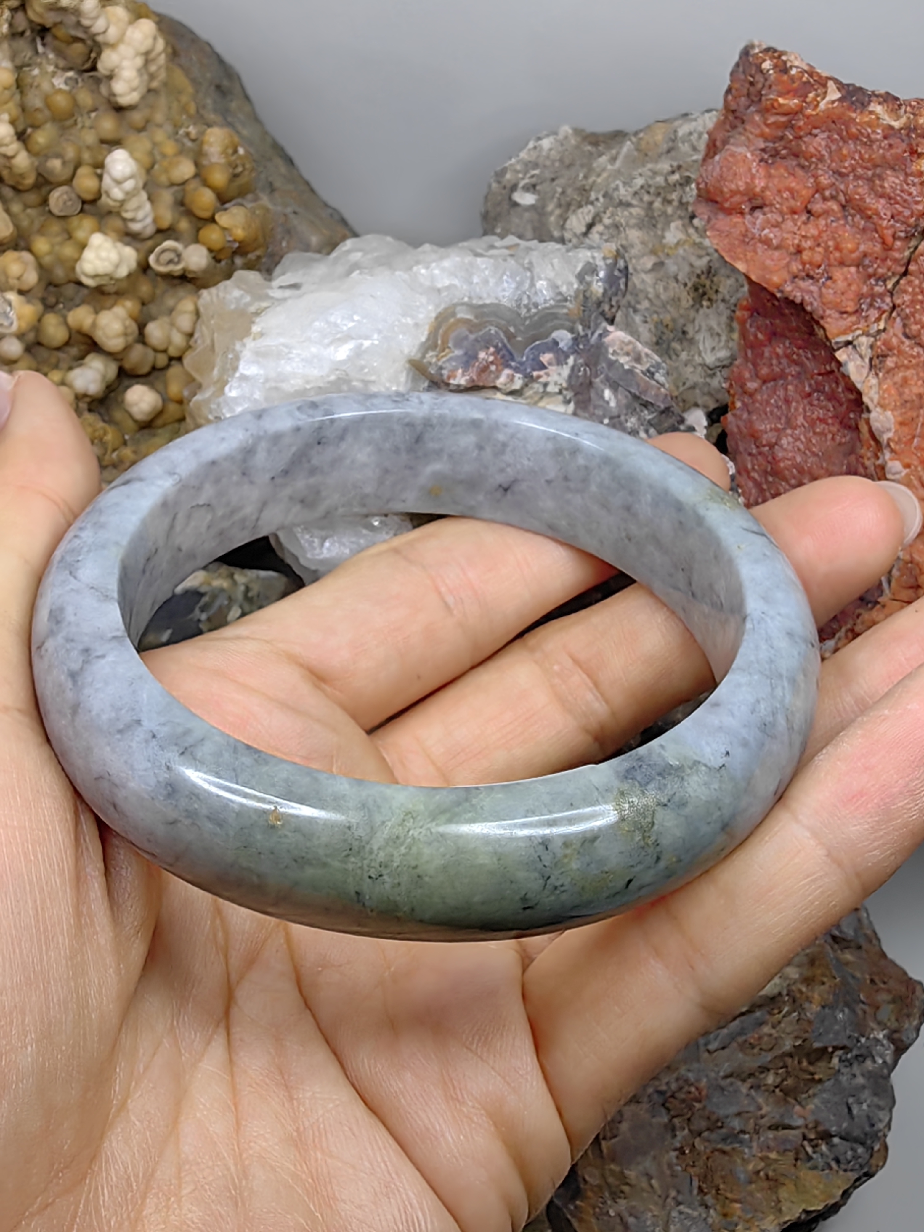 Burmese Jadeite Bangle Size 62 กำไลหยกเจไดต์พม่า Diameter/ เส้นผ่านศูนย์กลางด้านใน 62 mm.