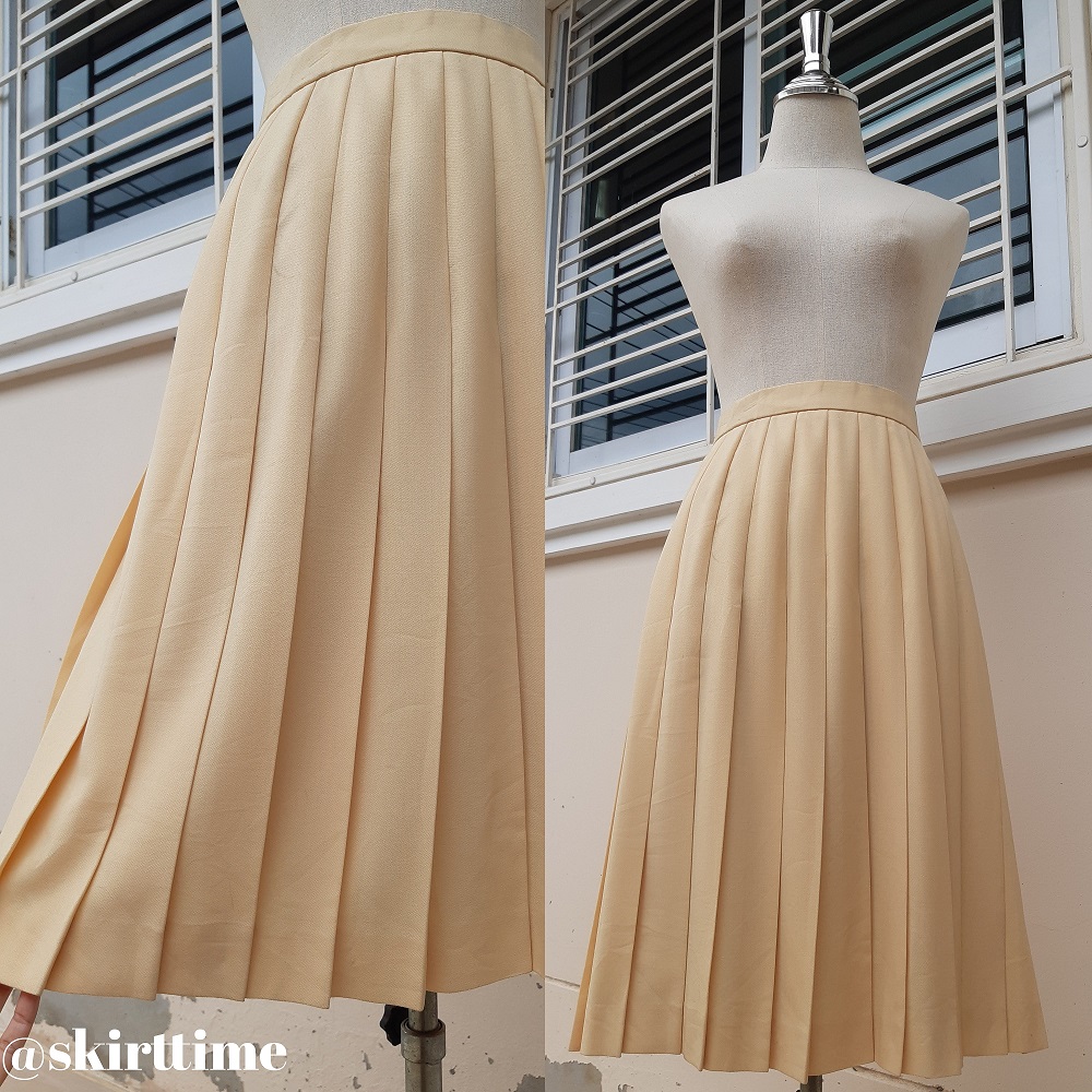 กระโปรงพลีทสีเหลืองอ่อน (Vintage Pleated skirt)