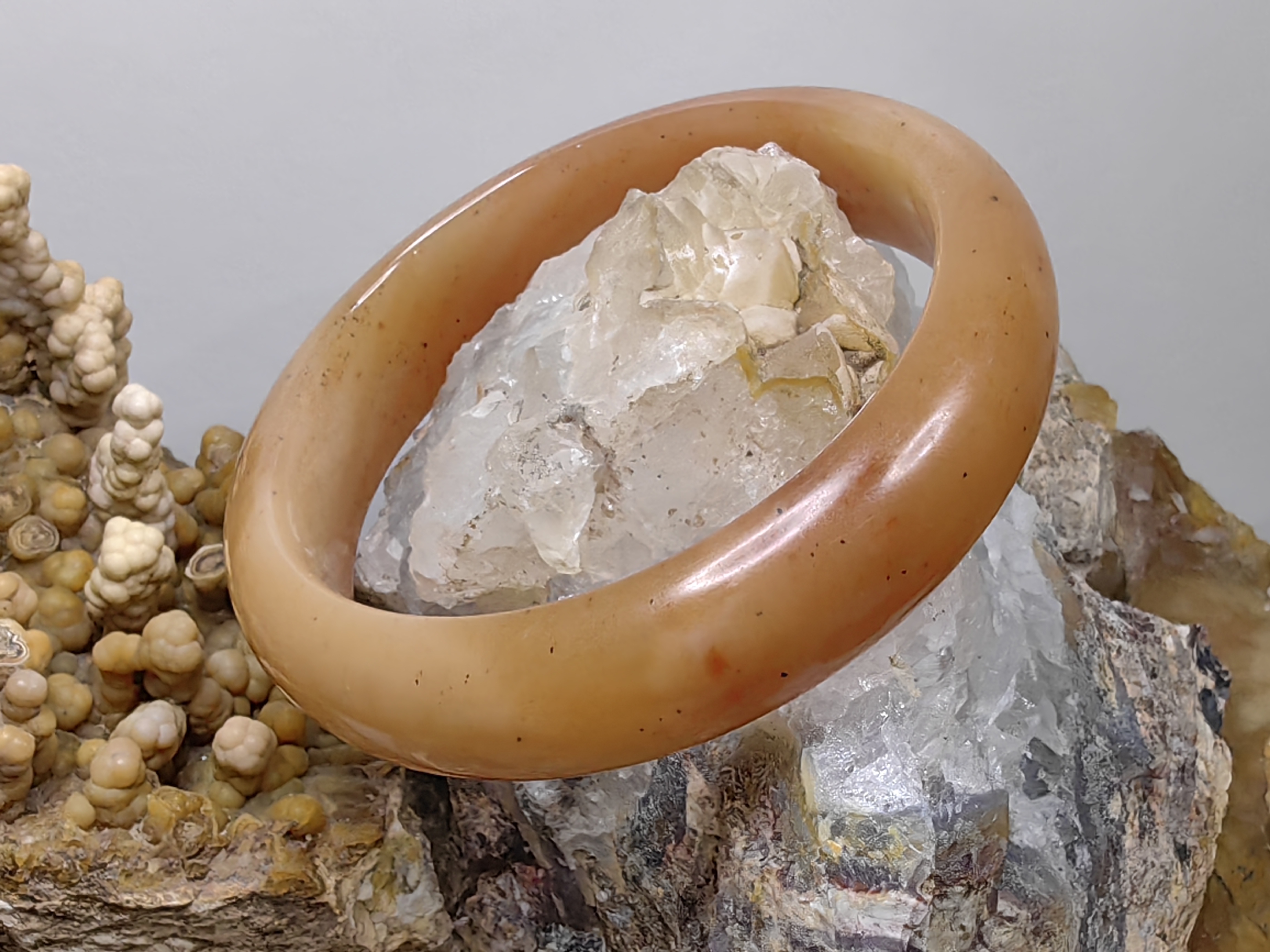 Burmese Carnelian Bangle Size 59 กำไลโมกุล คาร์นิเลียน พม่า Diameter/ เส้นผ่านศูนย์กลางด้านใน 59 mm.