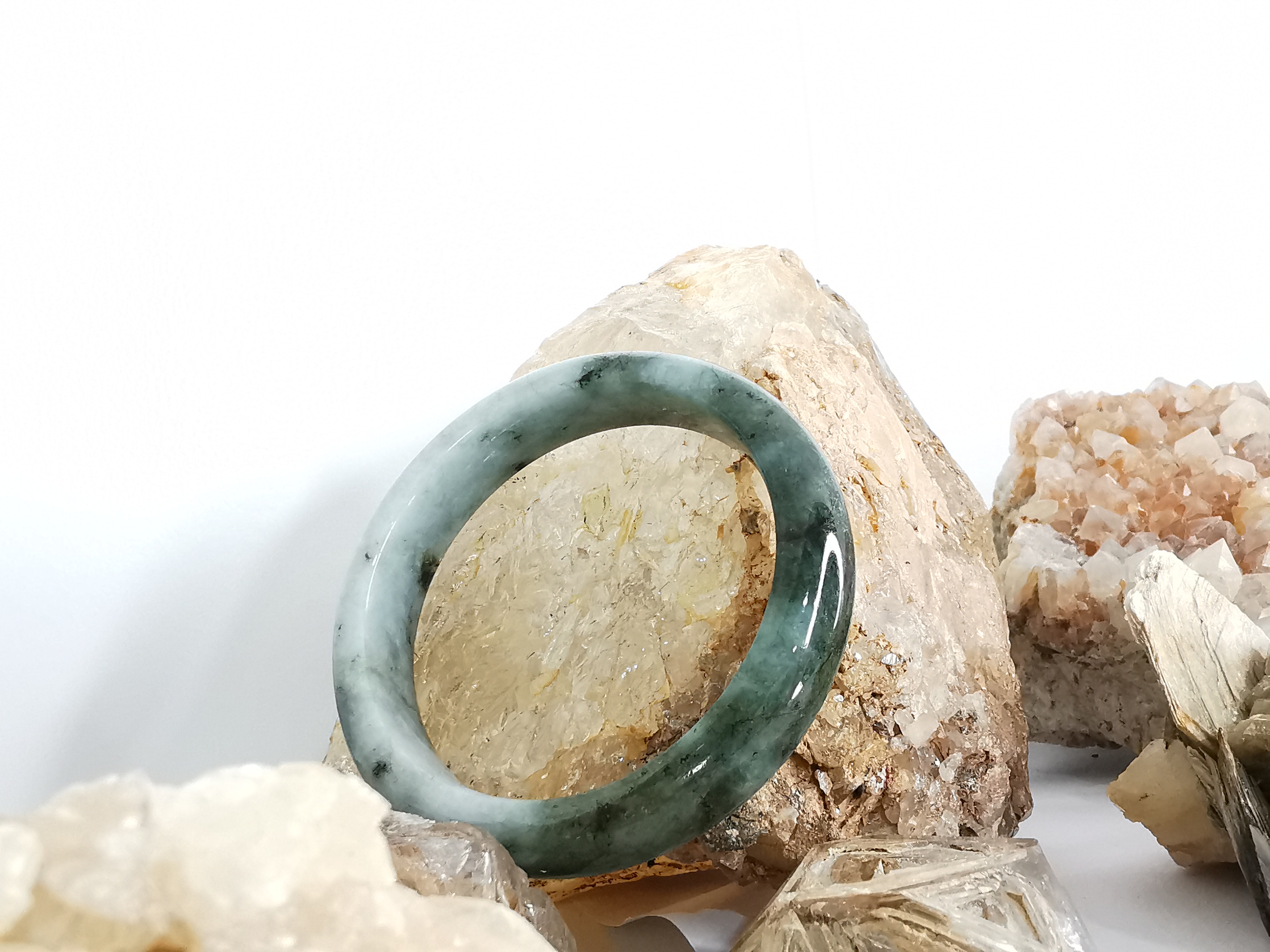 Green Bangle กำไลหยกเจไดต์แท้ Diameter/ เส้นผ่านศูนย์กลางด้านใน 55 mm.*