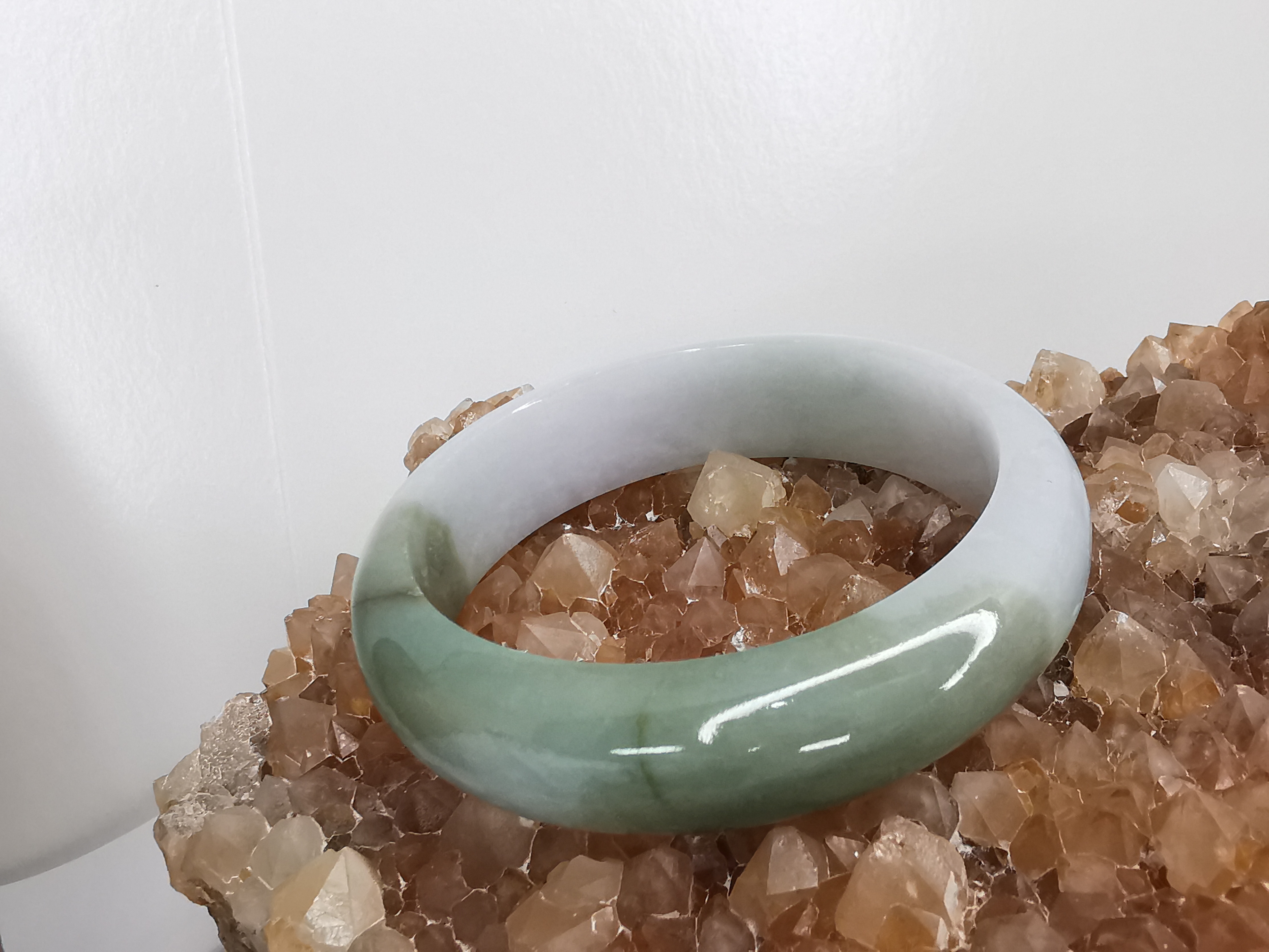 Green White Bangle กำไลหยกเจไดต์แท้ Diameter/ เส้นผ่านศูนย์กลางด้านใน 55 mm.