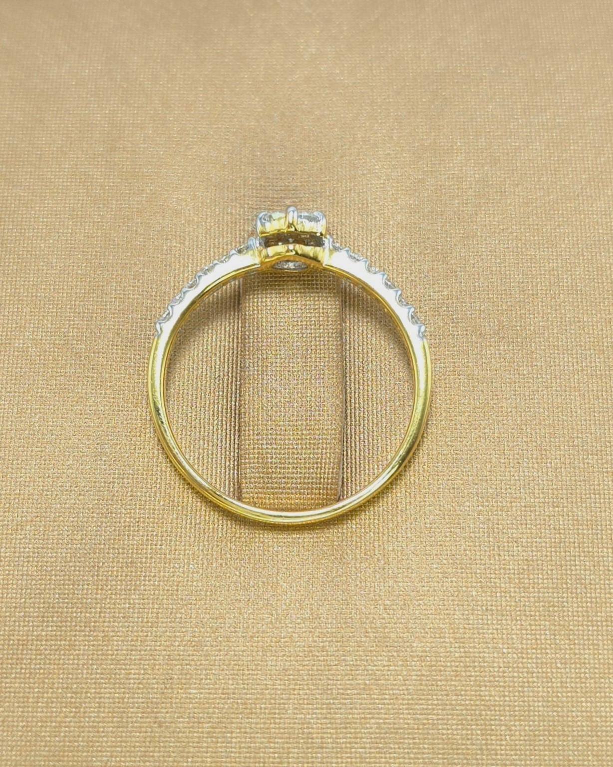 🚫ปิดการขาย(SoIdOut)🚫แหวนทองคำ 18K เพชรเกสร 2 ตัง 7 เม็ด 1.5 ตัง 6 เม็ด 1 ตัง 6 เม็ด รวม 29 ตัง น้ำ 96-97 ความสะอาด vs1-2 ไซส์ 50 น้ำหนัก 1.59 กรัม ราคา 6,500.-(Net)