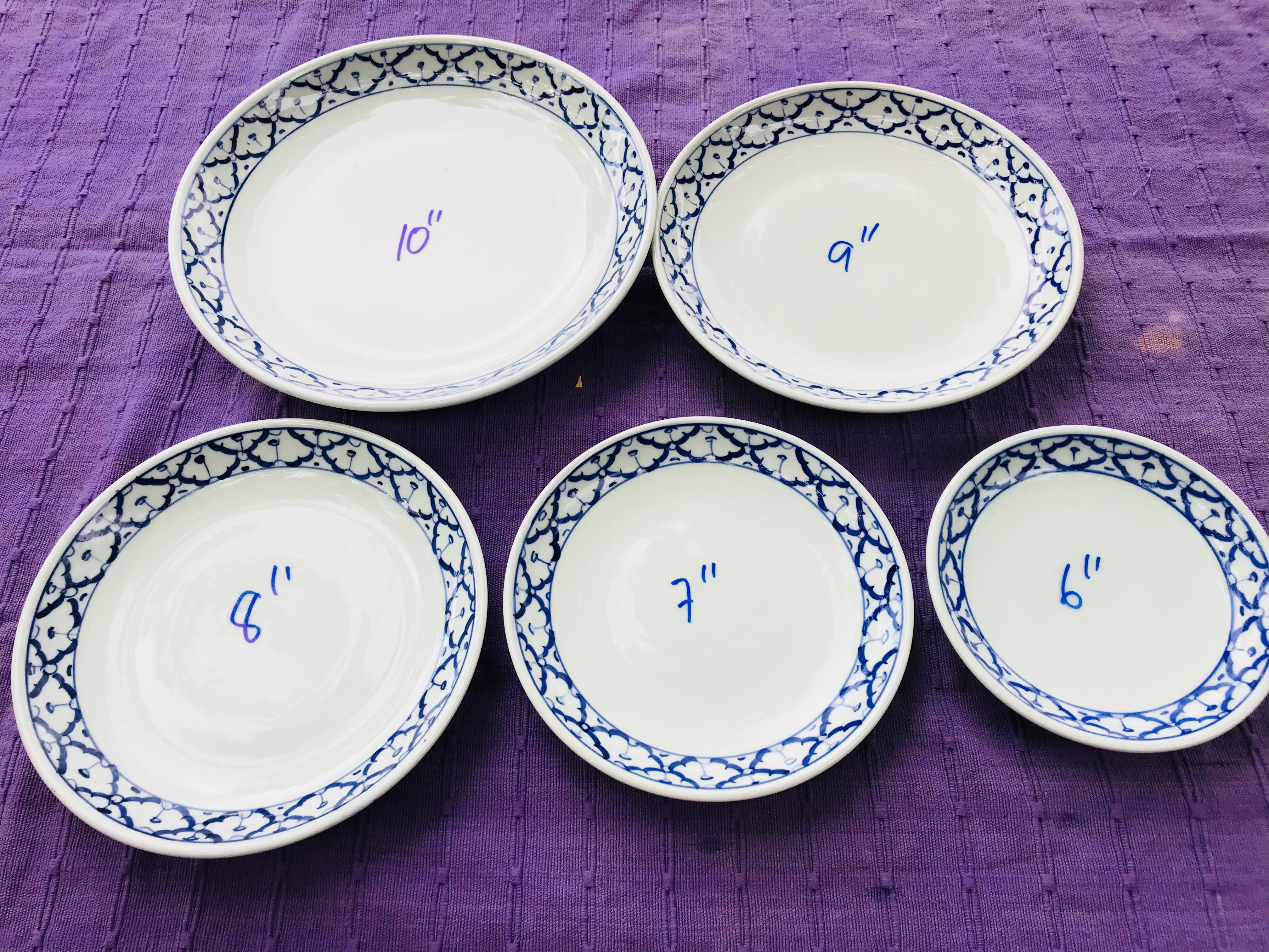 จานกลมลายไทยทรงบัว8"