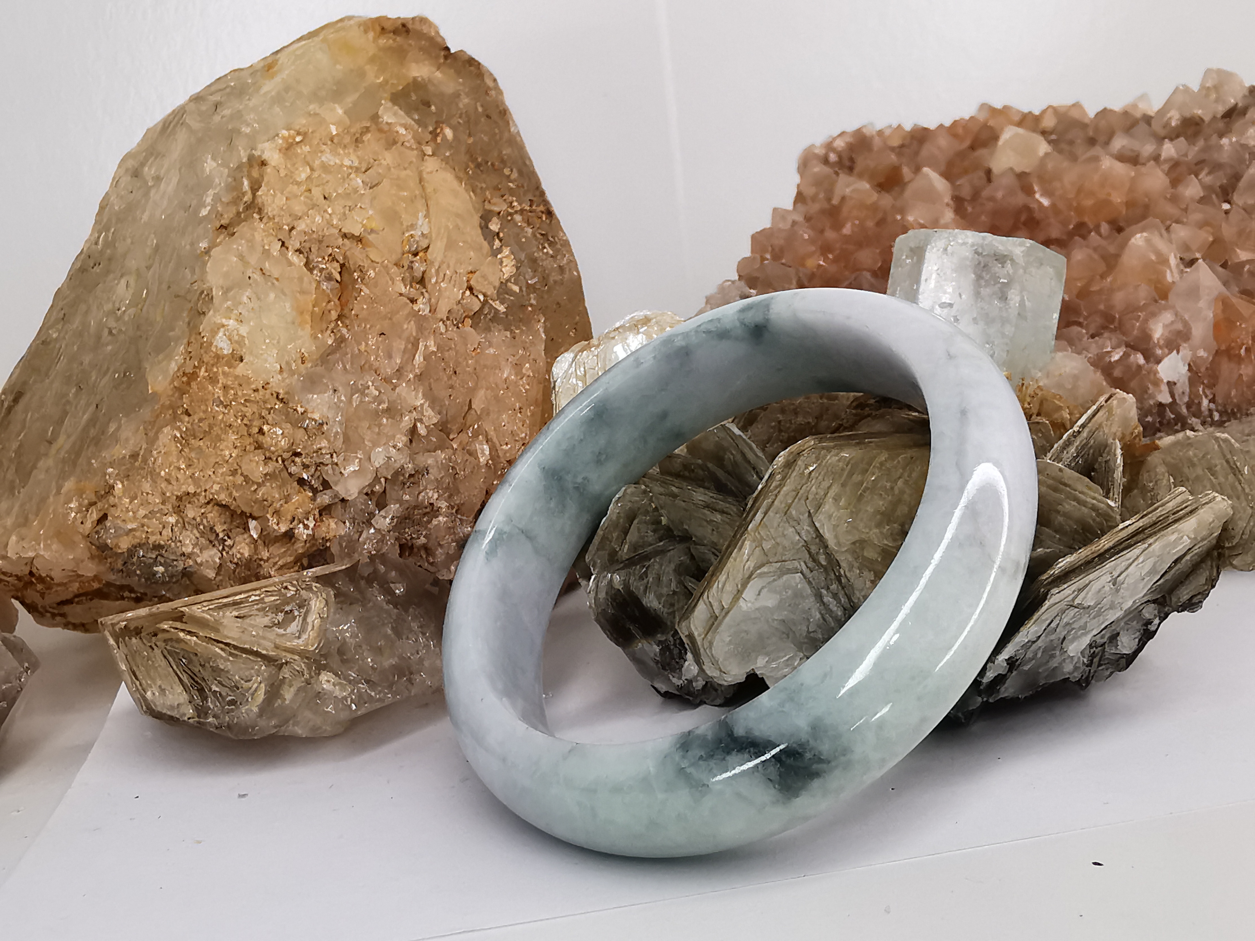 Green White Bangle กำไลหยกเจไดต์แท้ Diameter/ เส้นผ่านศูนย์กลางด้านใน 55 mm.