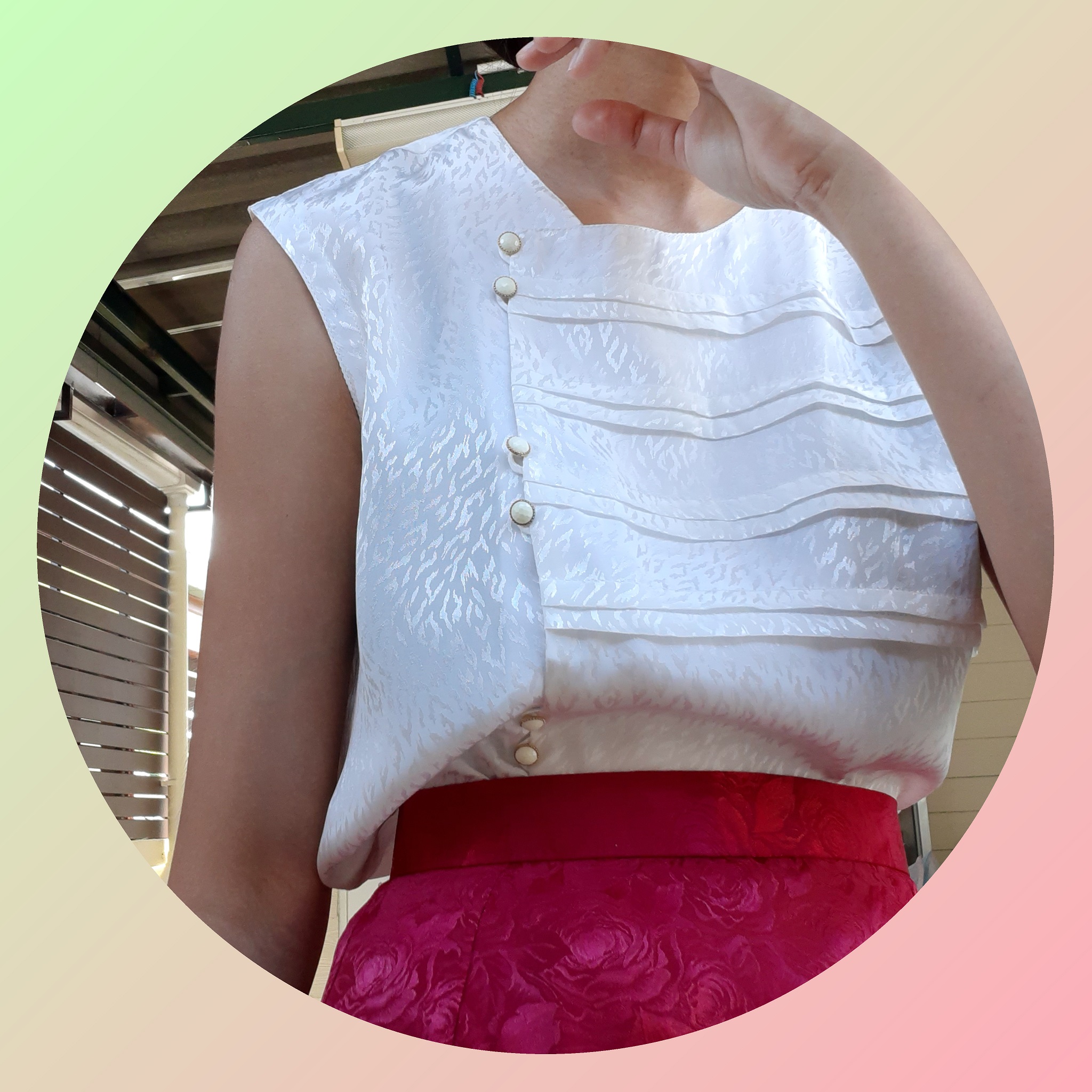 เสื้อแขนกุดลายเสือสีขาวมุก