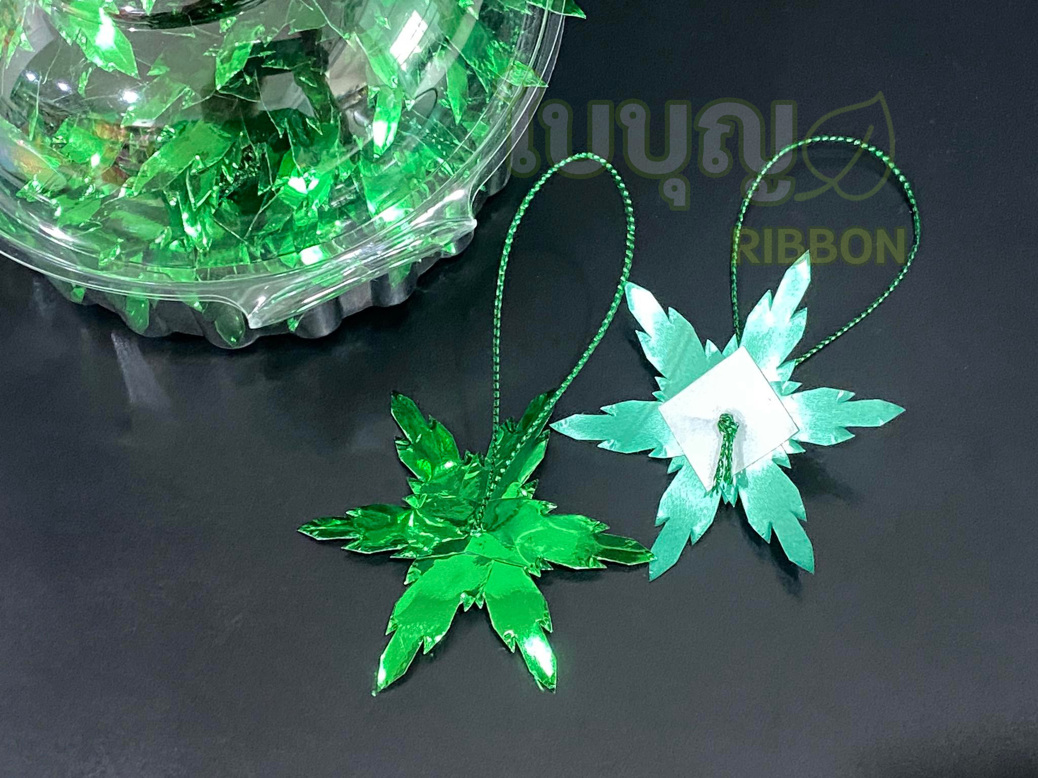 ใบไม้ (ใบริบบิ้น) พับเหรียญโปรยทาน Handmade (เซต 100 ชิ้น)