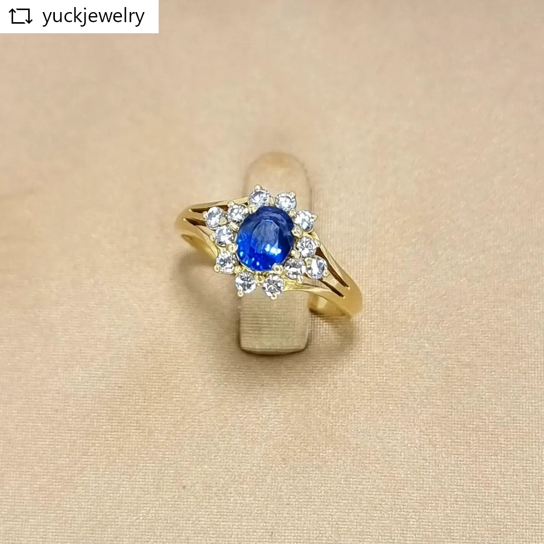 🚫ปิดการขาย(SoIdOut)🚫 แหวนทองคำ 18K พลอยไพลิน เพชรเกสร 2.5 ตัง 12 เม็ด รวม 30 ตัง น้ำ 93(K) ความสะอาด vvs-vs ไซส์ 51 น้ำหนัก 3.21 กรัม