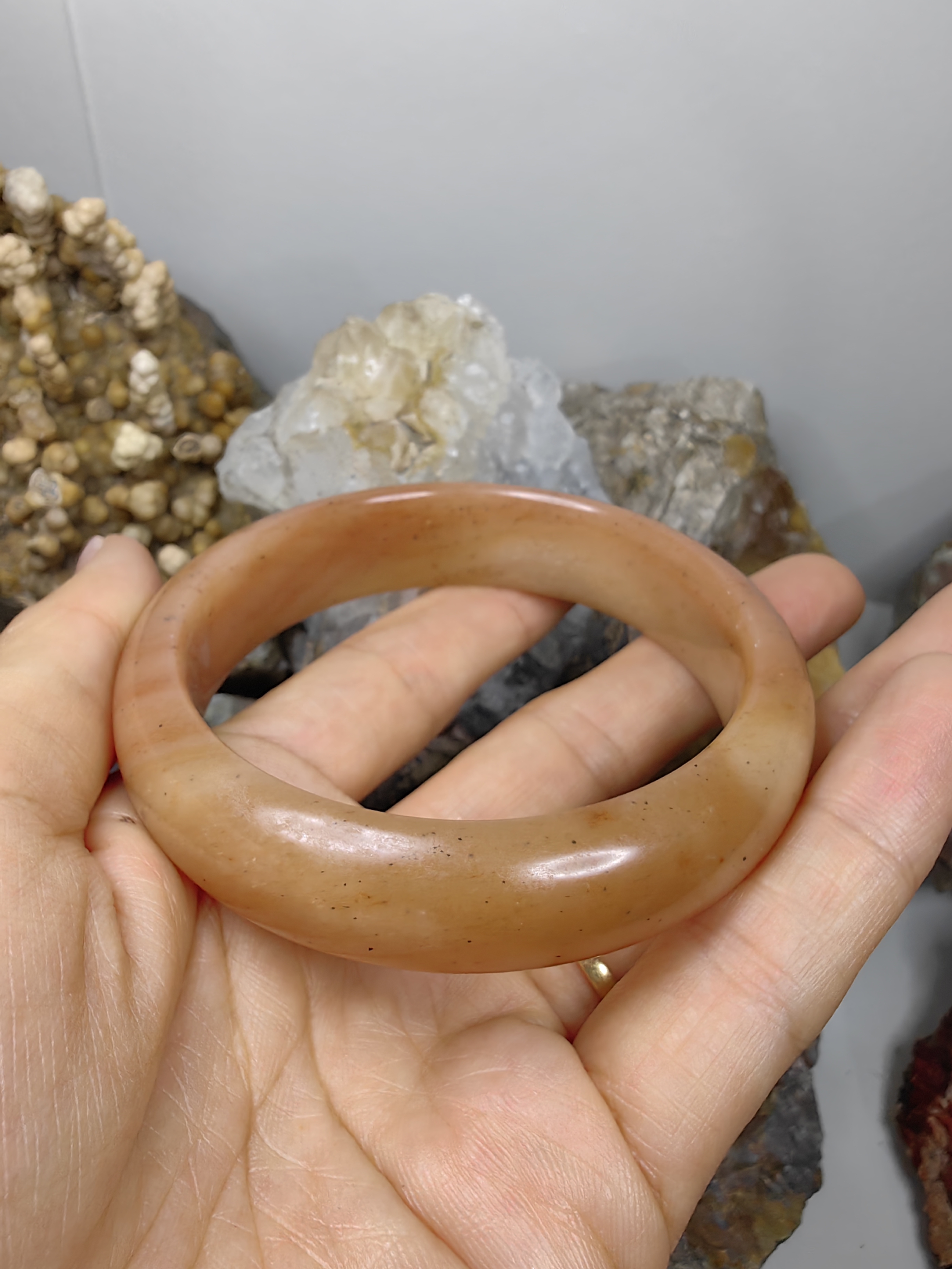 Burmese Carnelian Bangle Size 59 กำไลโมกุล คาร์นิเลียน พม่า Diameter/ เส้นผ่านศูนย์กลางด้านใน 59 mm.