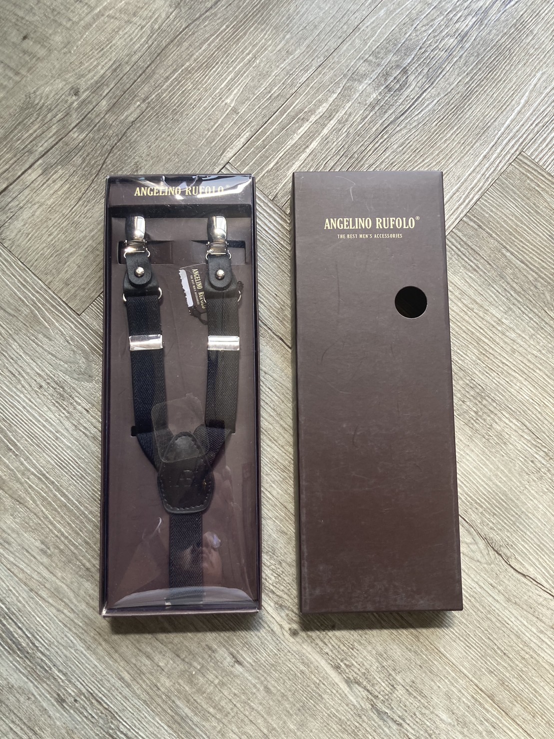 G 230139 สายเอี๊ยมสีดำ ANGELING RUFOLO ราคาเช่า 60 บาท ต่อ 1 วัน