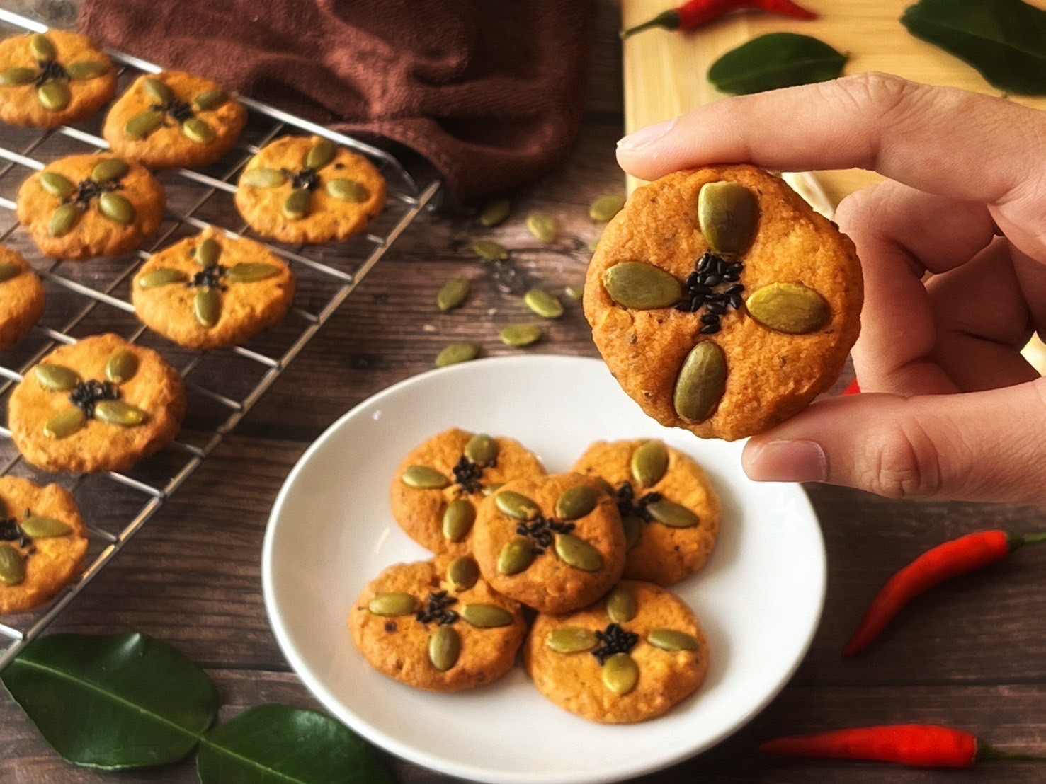 คุ๊กกี้ปลาธัญพืช (สินค้าพรีออเดอร์) กลุ่มวิสาหกิจชุมชนแปรรูปปลาน้ำจืม (ป้าอ้วนหมู่ 3)