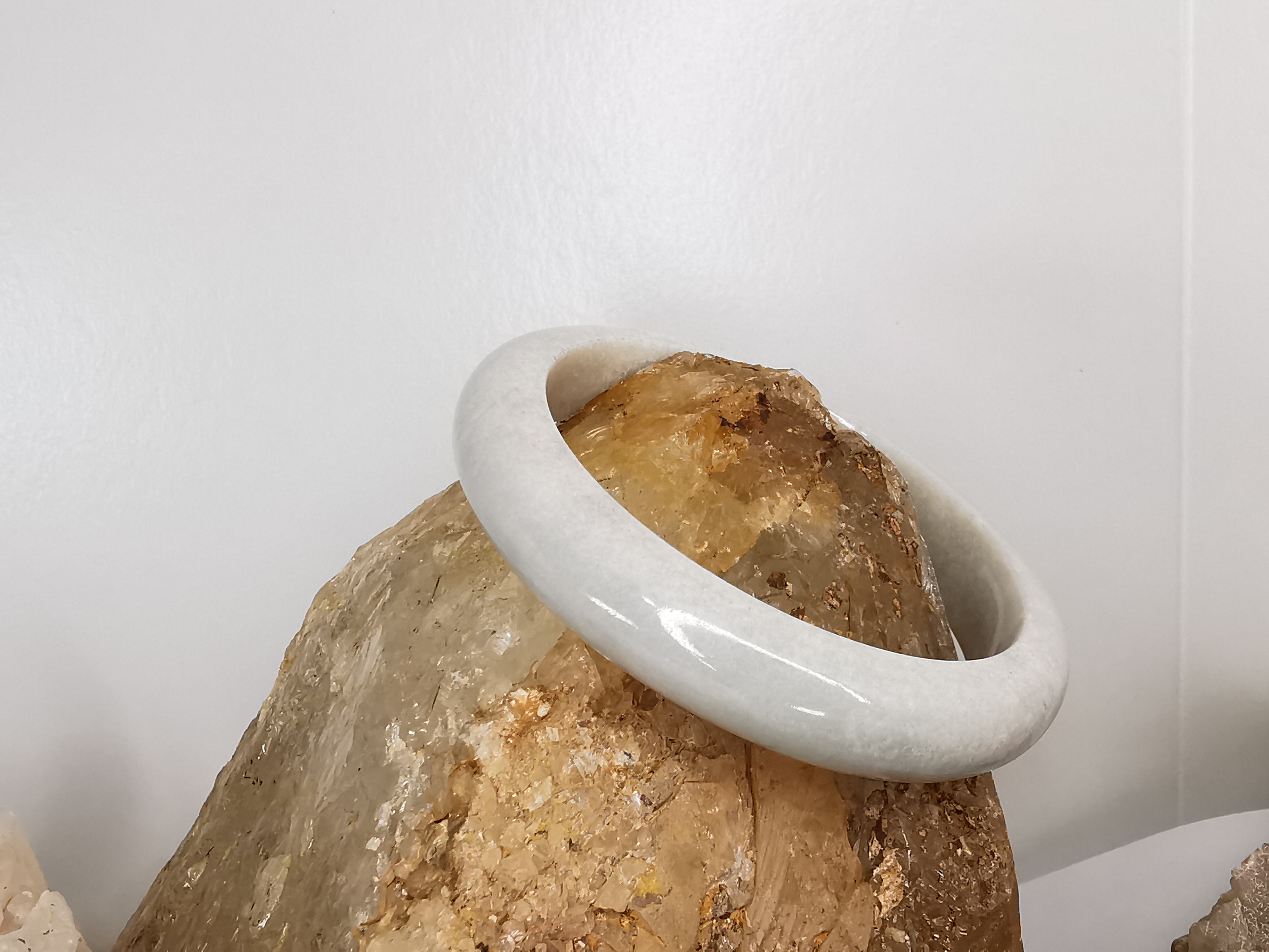 White Green Jade Bangle กำไลหยกเจไดต์แท้ Diameter/ เส้นผ่านศูนย์กลางด้านใน 56 mm.