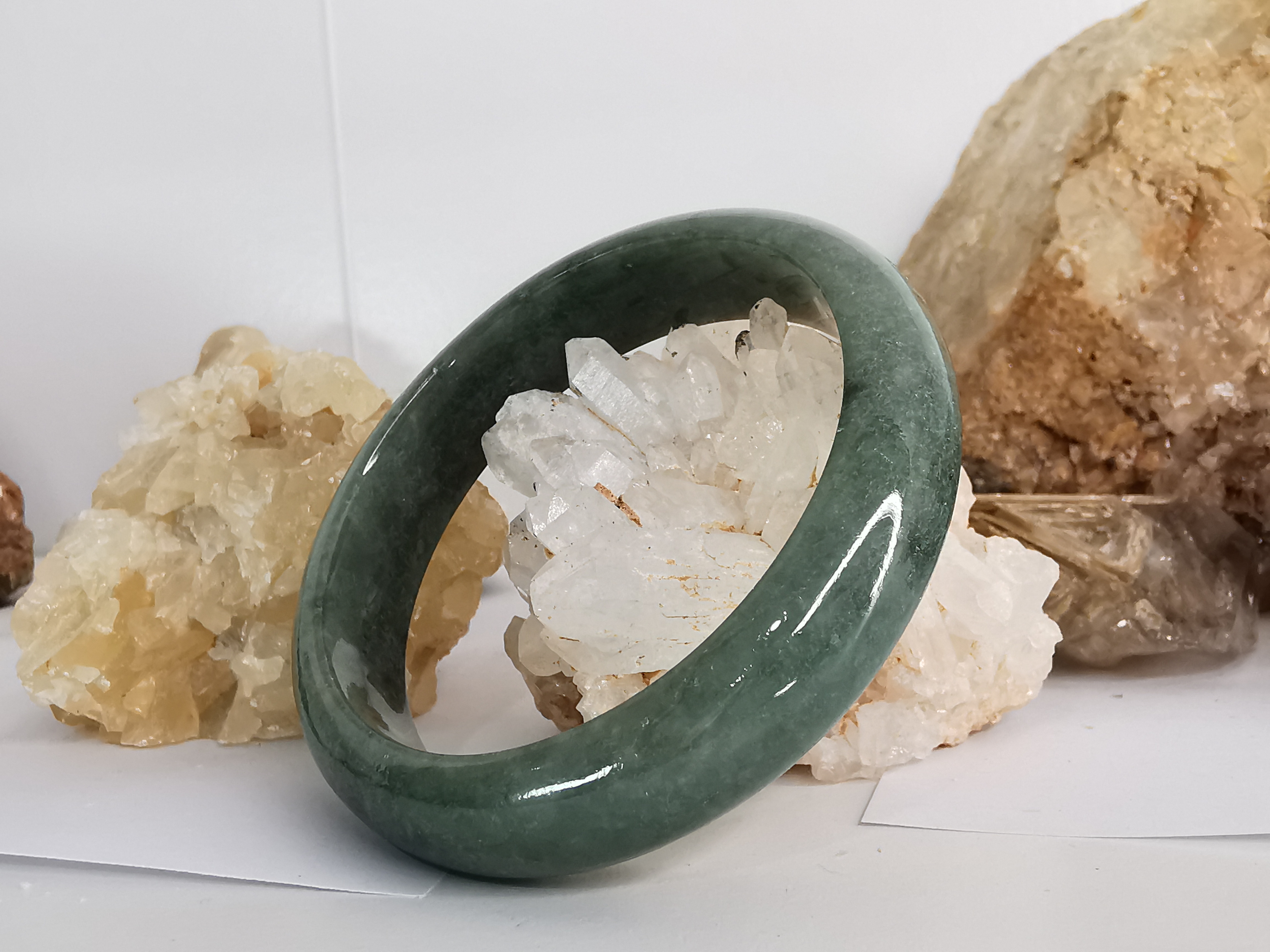 Green Bangle กำไลหยกเจไดต์แท้ Diameter/ เส้นผ่านศูนย์กลางด้านใน 58 mm.