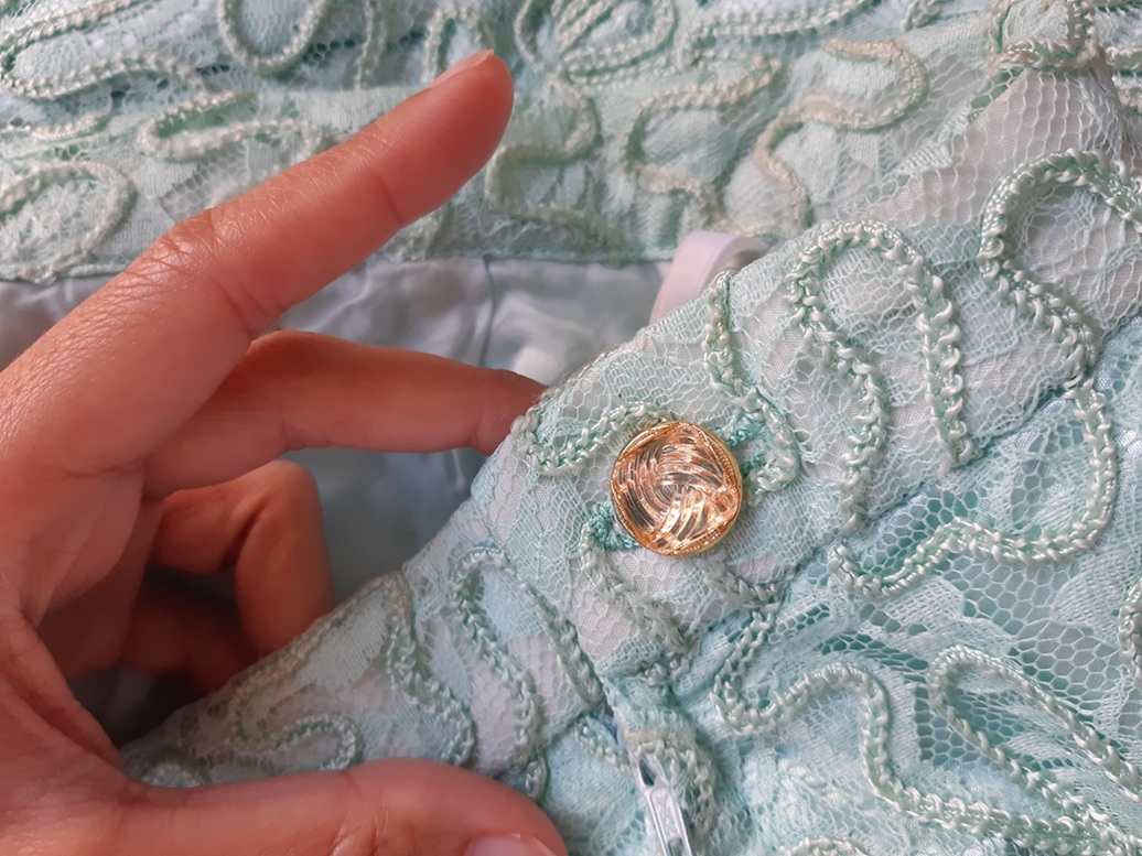 กระโปรงสั้นสีเขียวมิ้นท์ ลายดอกไม้ (Vintage skirt)