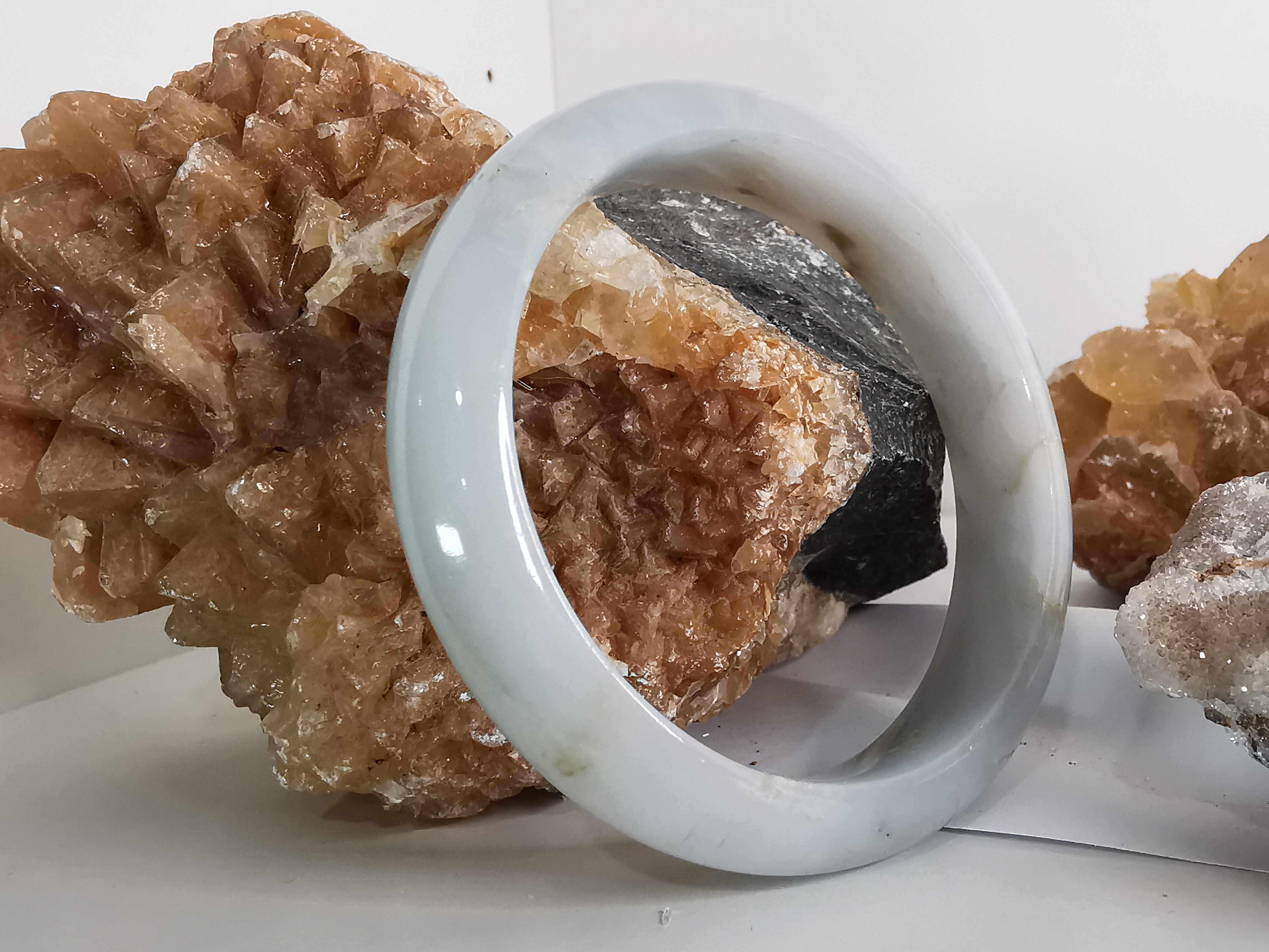 White Green Bangle กำไลหยกเจไดต์แท้ Diameter/ เส้นผ่านศูนย์กลางด้านใน 57 mm.*