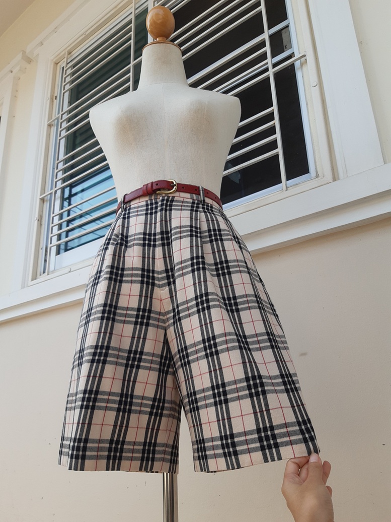 กางเกงวินเทจขาสั้นลายสก็อตสีครีม ลายคลาสสิคของแบรนด์