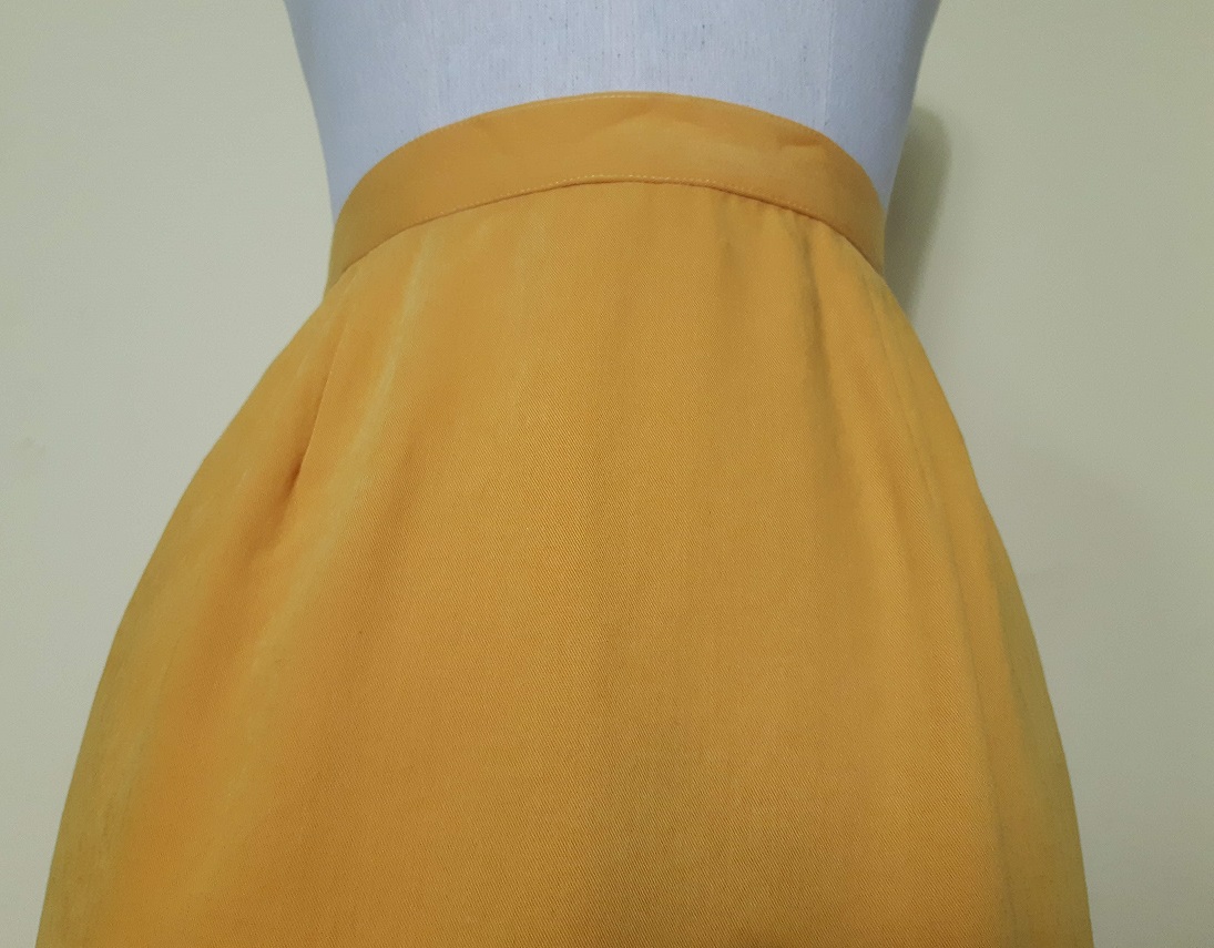 กระโปรงทรงเอสีเหลือง