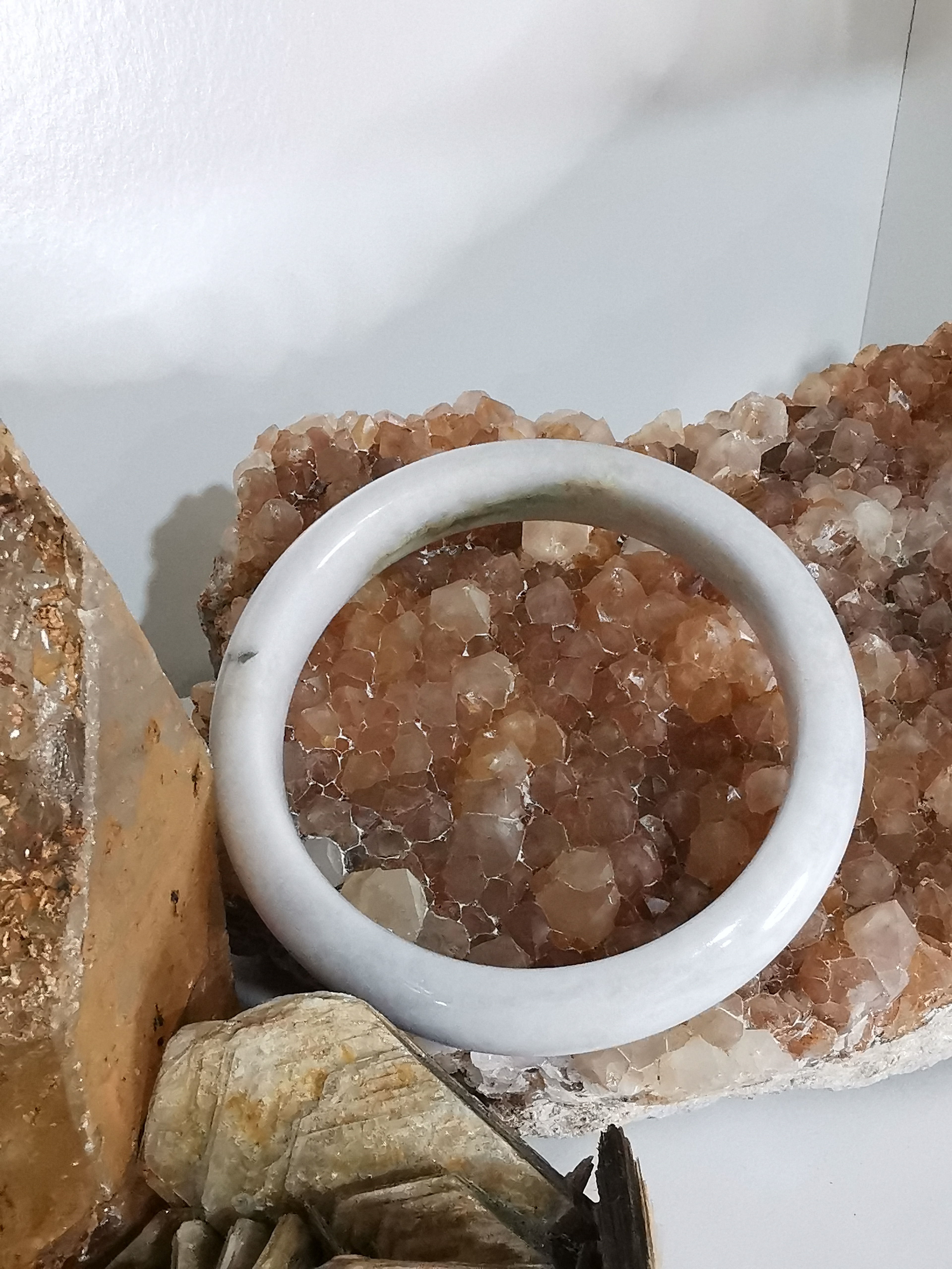 White Green Bangle กำไลหยกเจไดต์แท้ Diameter/ เส้นผ่านศูนย์กลางด้านใน 63 mm.