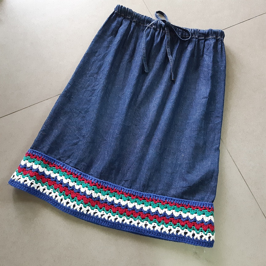 กระโปรงยีนส์สั้นทรงเอ ชายกระโปรงถักโครเชต์