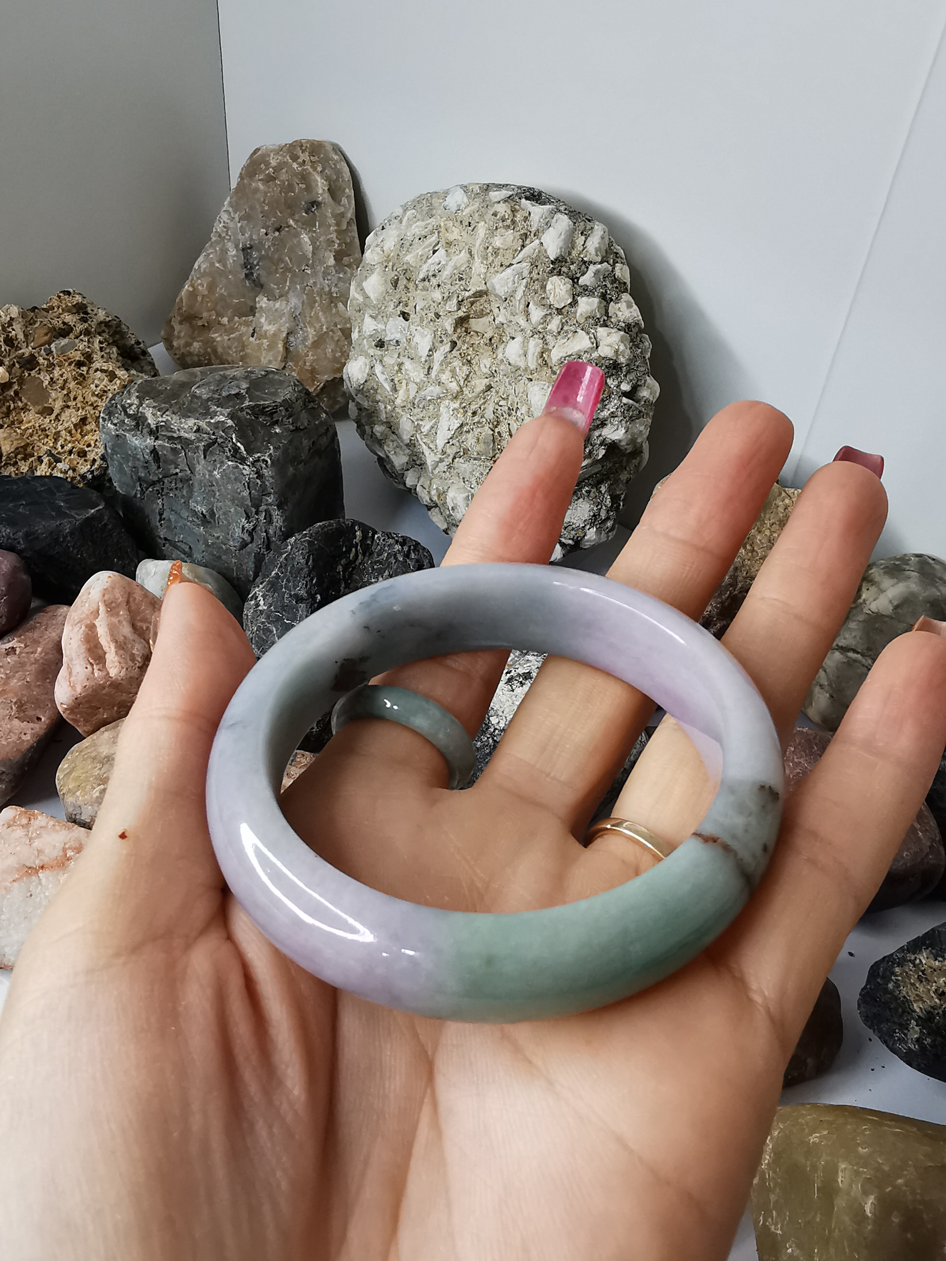 Violet Green Red Jade Bangle กำไลหยกเจไดต์แท้ Diameter/ เส้นผ่านศูนย์กลางด้านใน 55 mm.