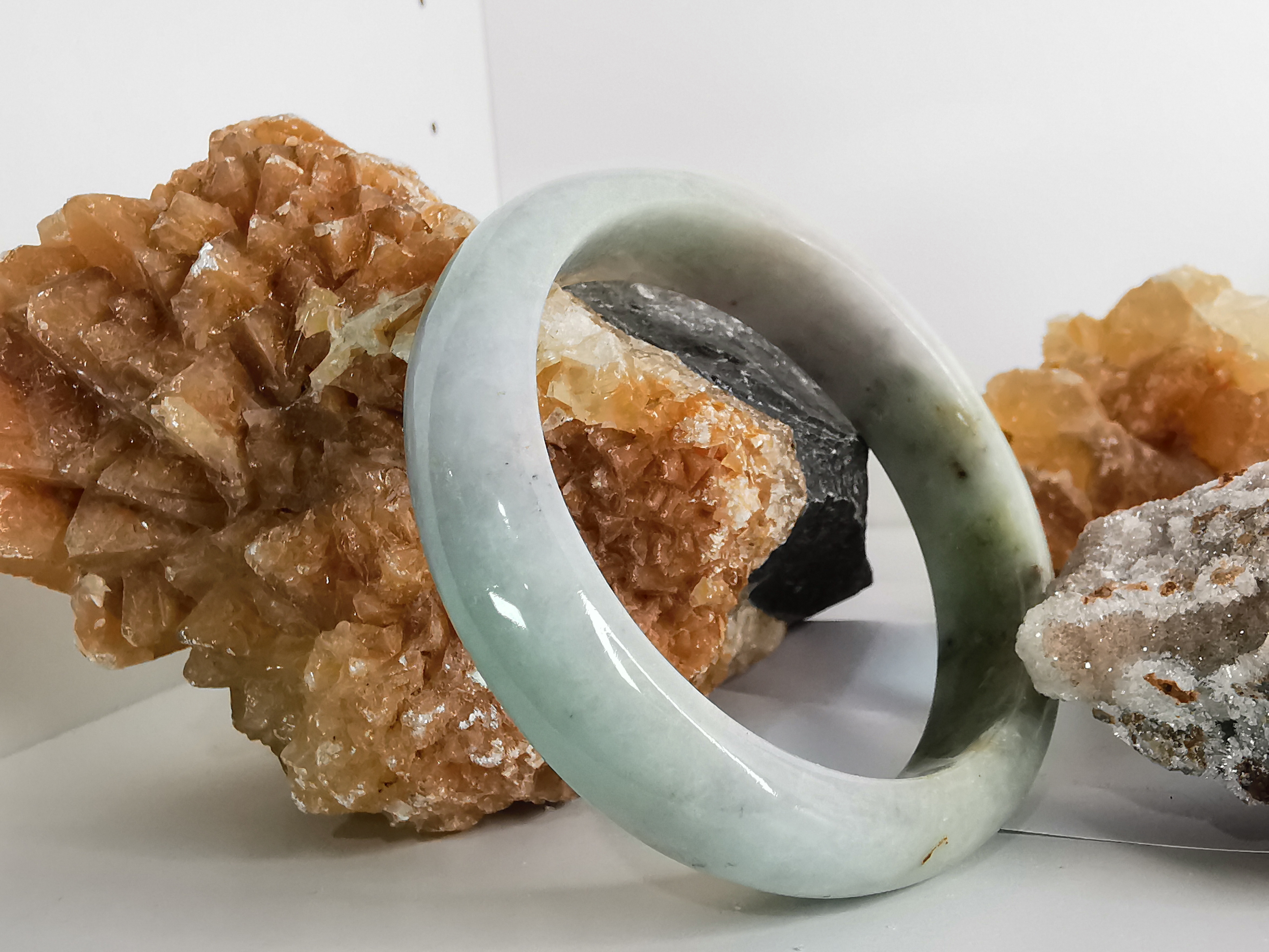 Violet Green Yellow Brown Bangle กำไลหยกเจไดต์แท้ Diameter/ เส้นผ่านศูนย์กลางด้านใน 63 mm.