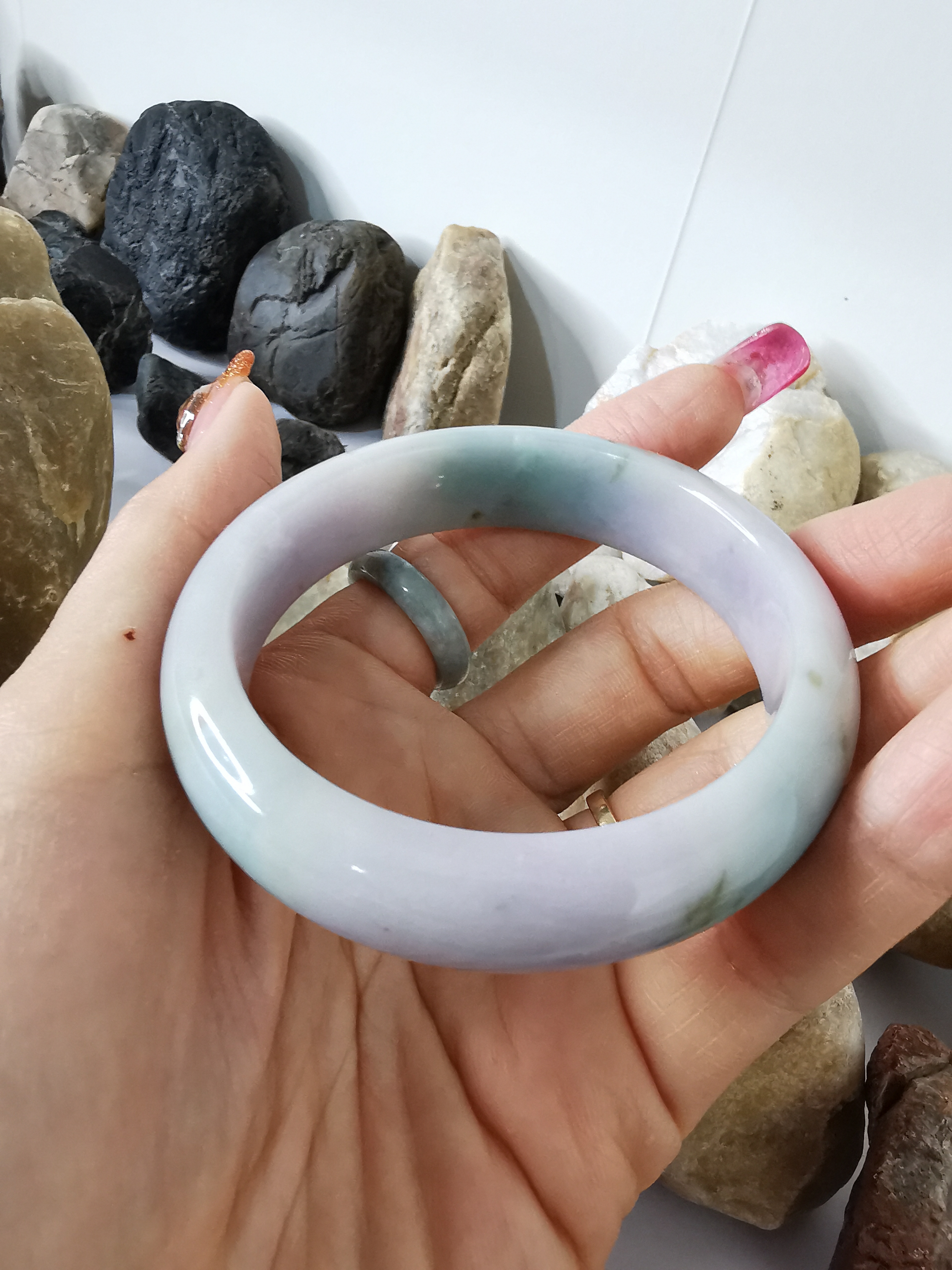 Violet Green Jadeite Bangle กำไลหยกเจไดต์แท้ Diameter/ เส้นผ่านศูนย์กลางด้านใน /size 56 mm.