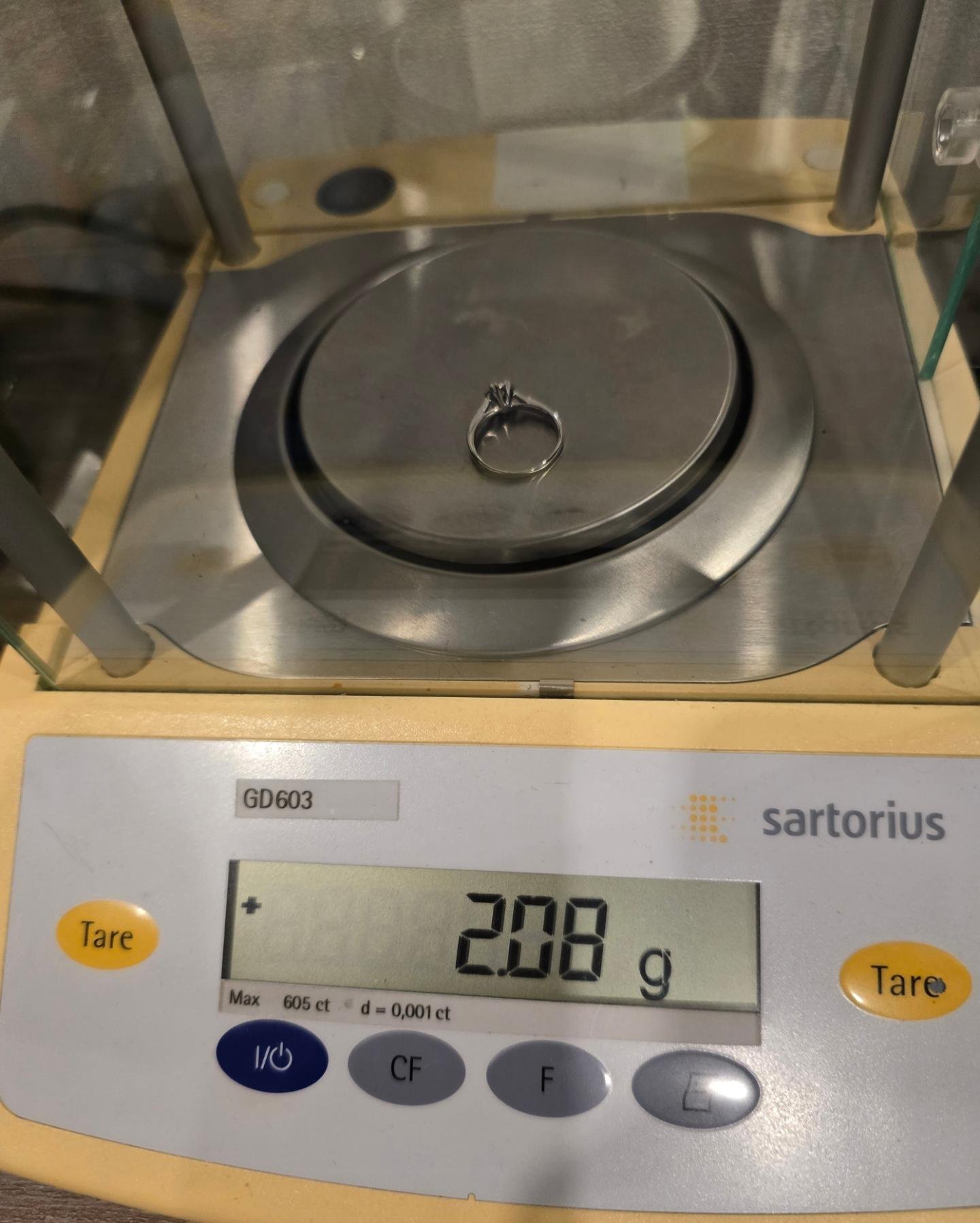 🚫ปิดการขาย(SoIdOut)🚫แหวนทองคำขาว 18k เพชรเกสร 22 ตัง 1 เม็ด 1.5 ตัง 6 เม็ด 1 ตัง 4 เม็ด 0.25 ตัง 6 เม็ด รวม 36.5 ตัง น้ำ 96-97 ความสะอาด vs1-2 ไซส์ 49 น้ำหนัก 2.08 กรัม ราคา 9,800.-(Net)