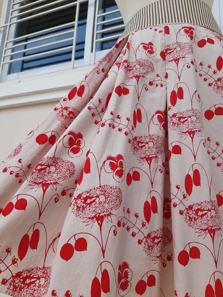 กระโปรงบานสีแดงลาย Little angel ขอบเอวแต่งผ้าลายทาง