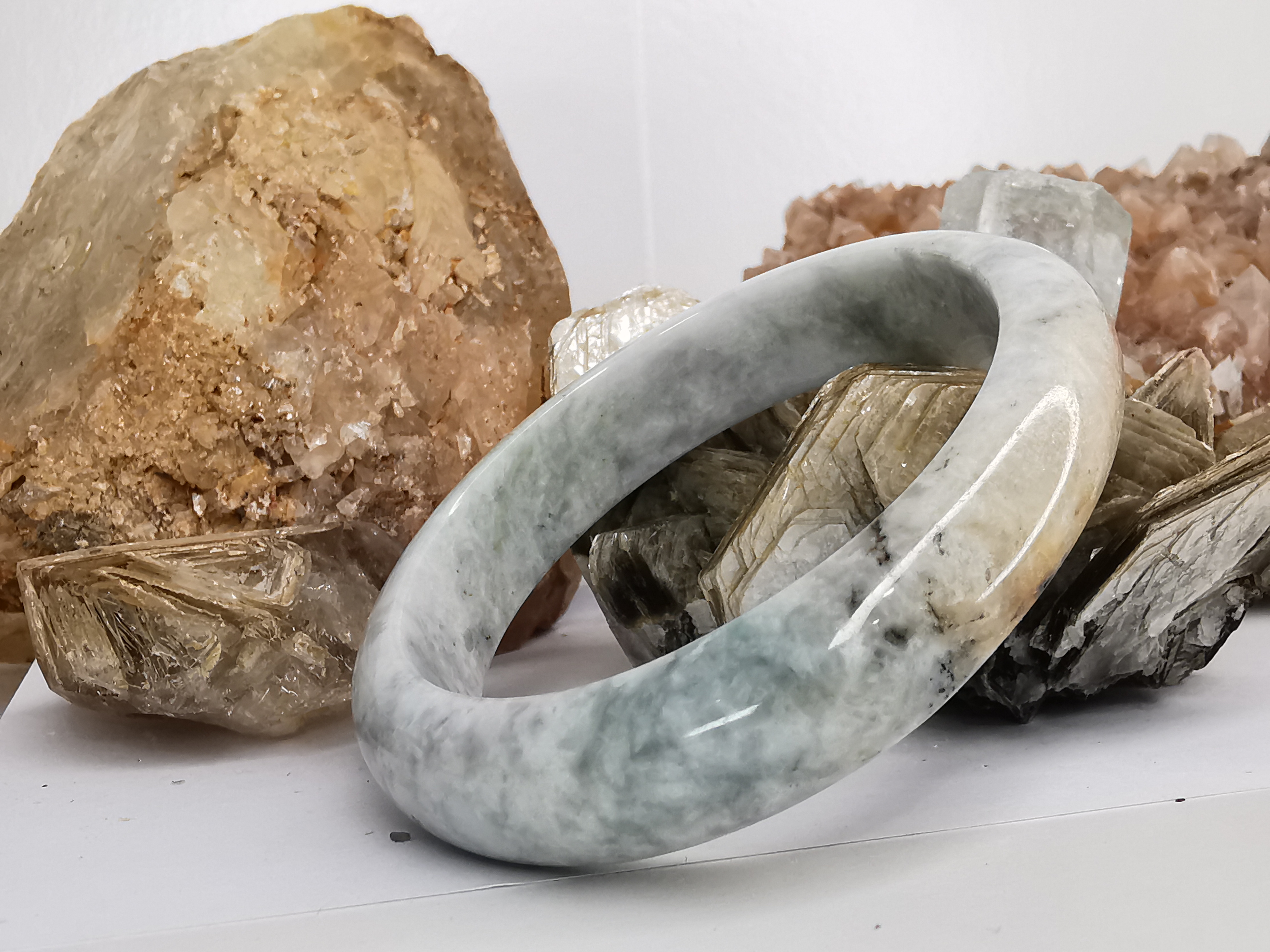 White Green Yellow Brown Jade Bangle กำไลหยกเจไดต์แท้ Diameter/ เส้นผ่านศูนย์กลางด้านใน 57 mm.