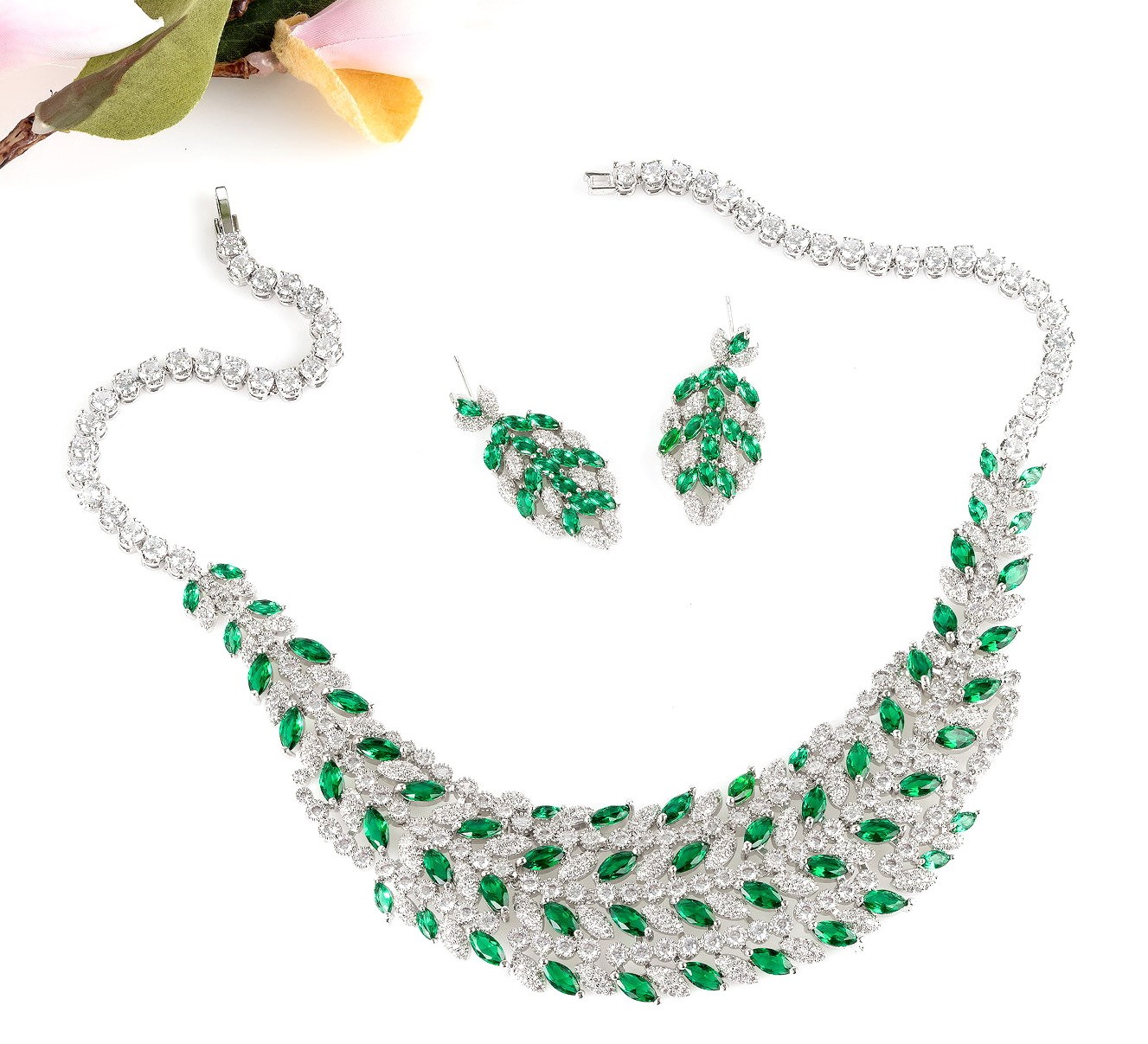EMERALD DIAMOND 18K GOLD NECKLACE EARRING สร้อยคอ ต่างหู มรกต ล้อมเพชร ทอง 18K Pre-order