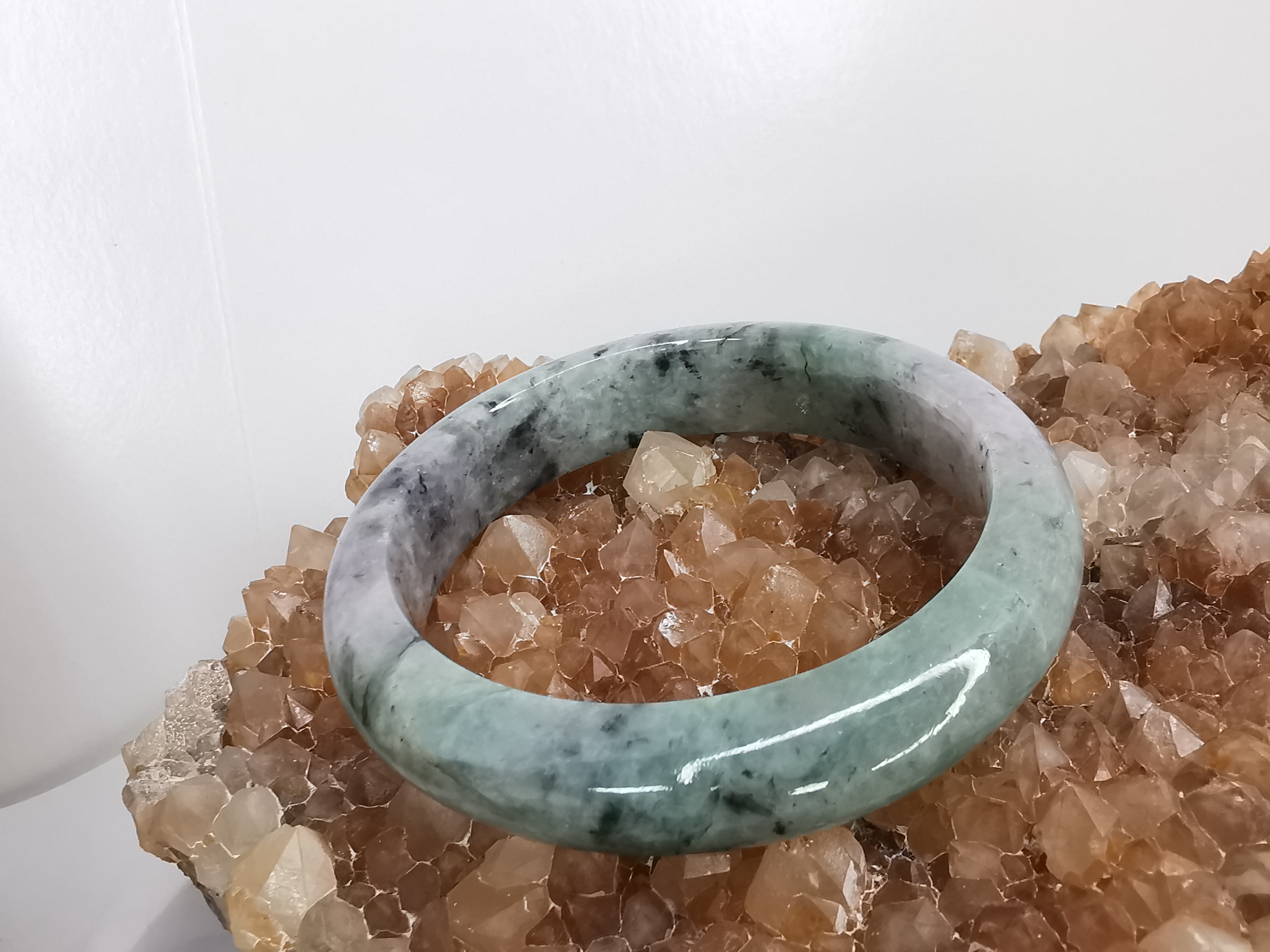 Green Grey Bangle กำไลหยกเจไดต์แท้ Diameter/ เส้นผ่านศูนย์กลางด้านใน 59 mm*.