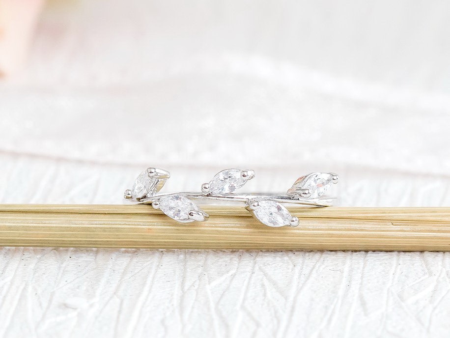 DIAMOND 18K WHITE GOLD RING แหวน เพชร ทอง 18K Pre-order