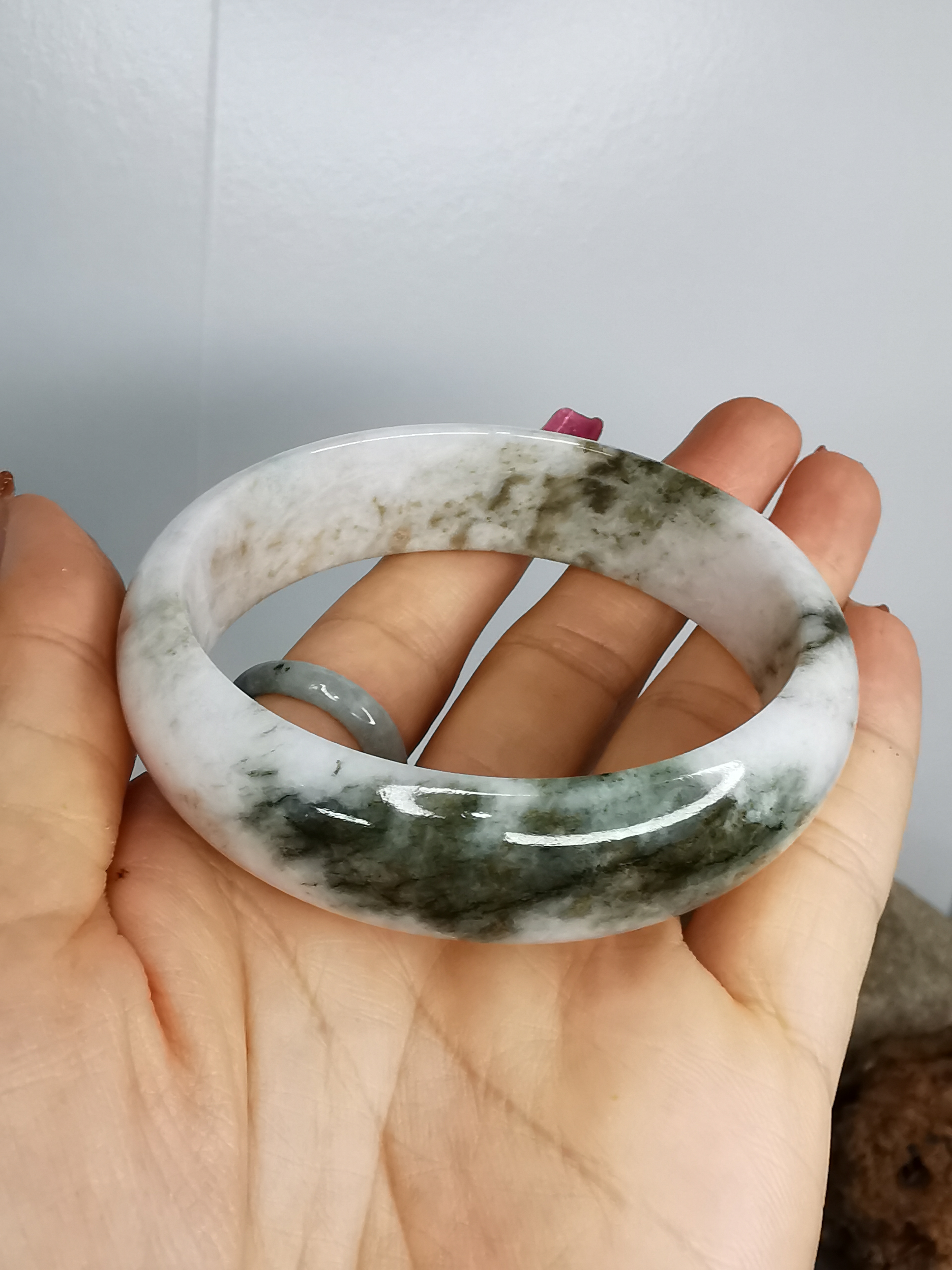 Green White Jade Bangle กำไลหยกเจไดต์แท้ Diameter/ เส้นผ่านศูนย์กลางด้านใน 59 mm.