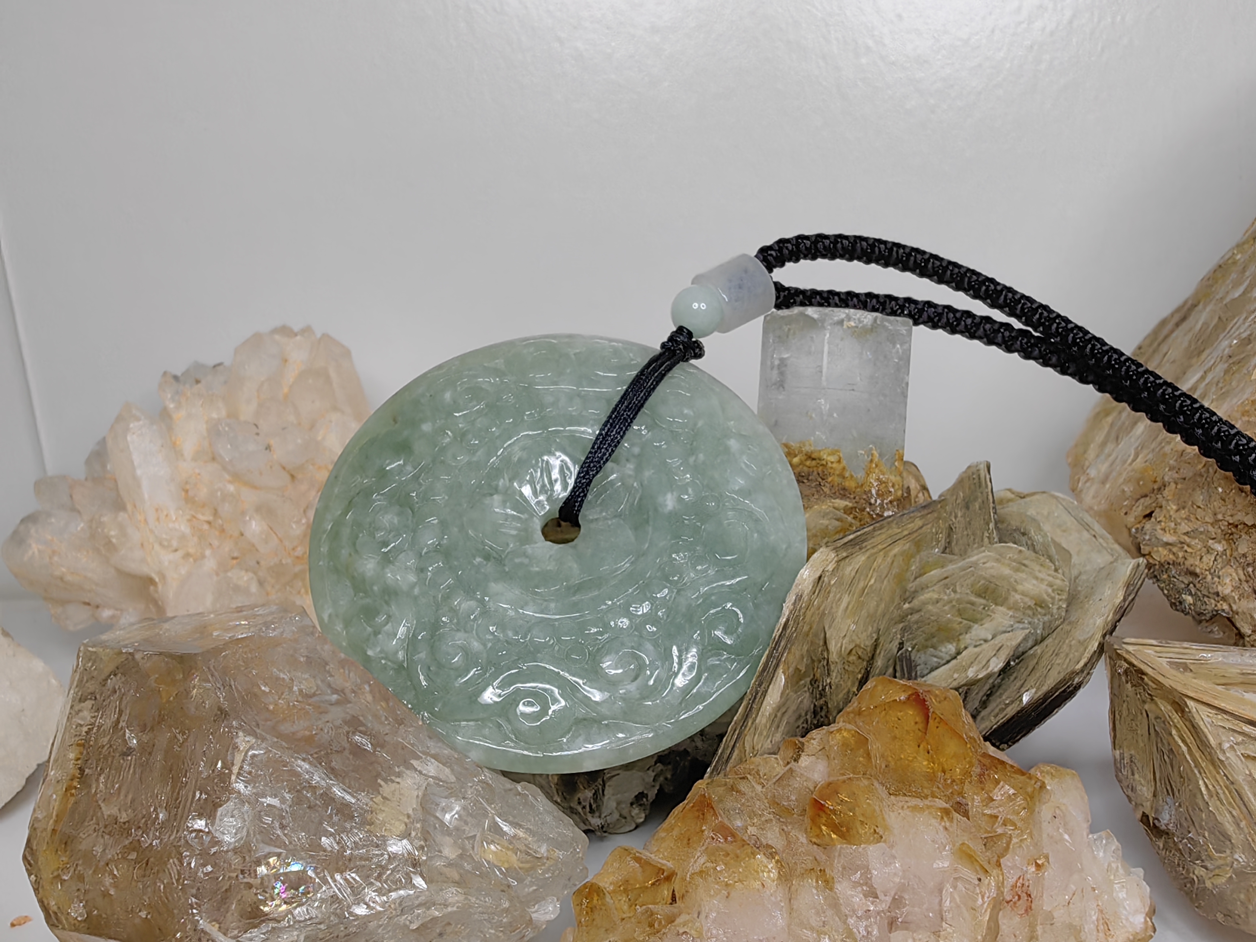 Burmese Jadeite Pendent Round 51-53 mm. จี้สร้อยคอหยกพม่า กลม 51-53 mm.