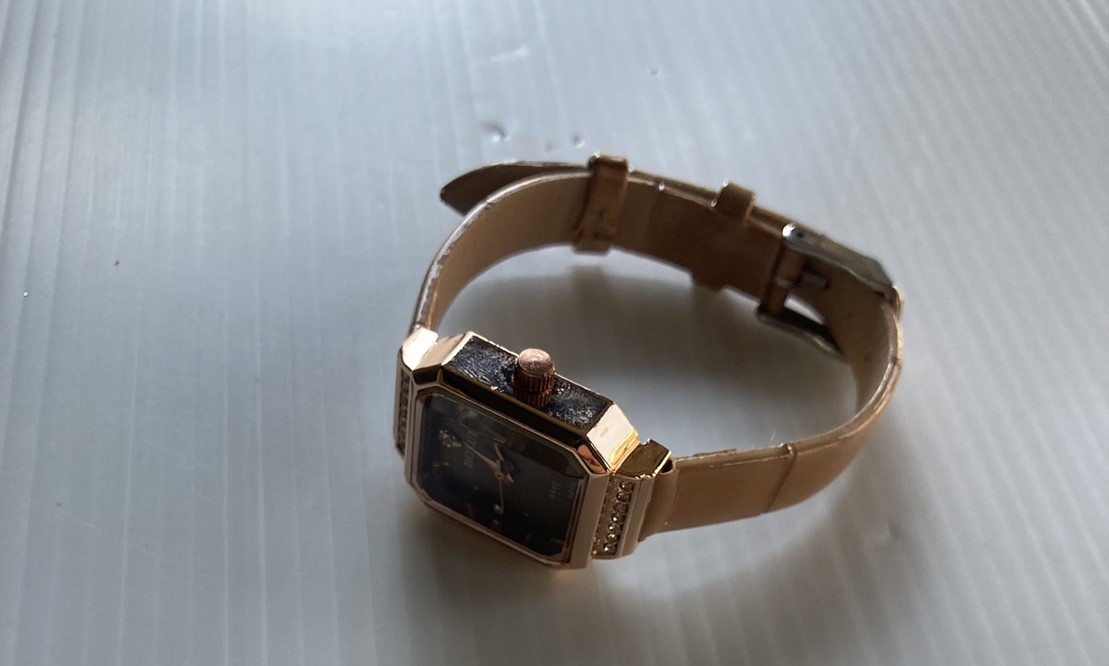 G 220578 นาฬิกาข้อมือหญิง BOLUN ราคาเช่า 45 บาท ต่อ 1 วัน