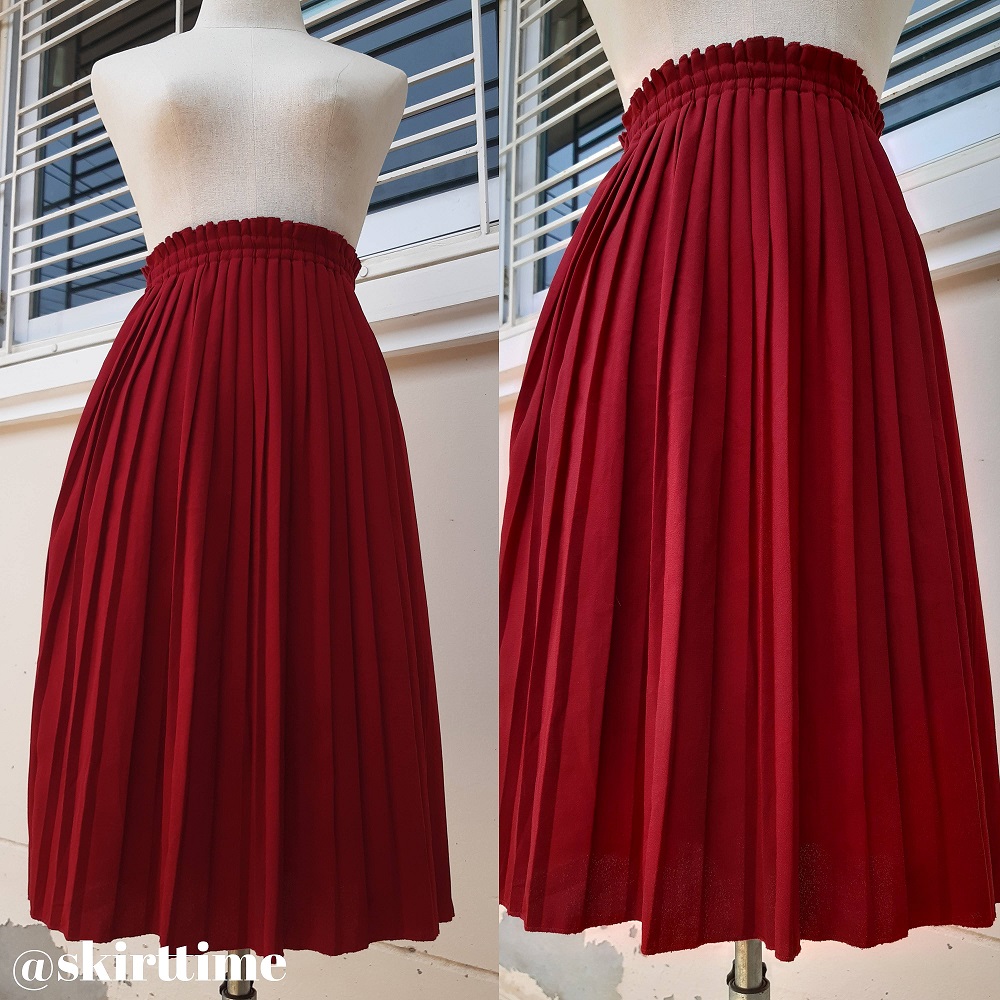 กระโปรงอัดพลีทสีแดงเข้ม สาวอวบใส่ได้