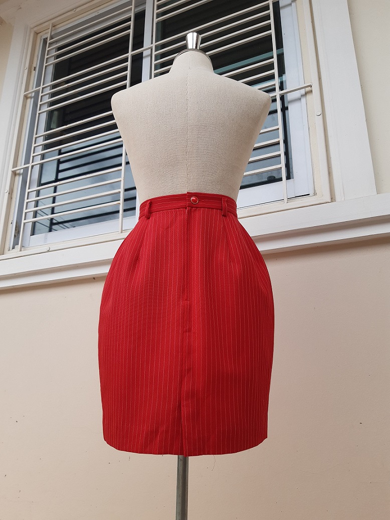 กระโปรงสั้นทรงเอสีแดงลายทาง (Vintage skirt)