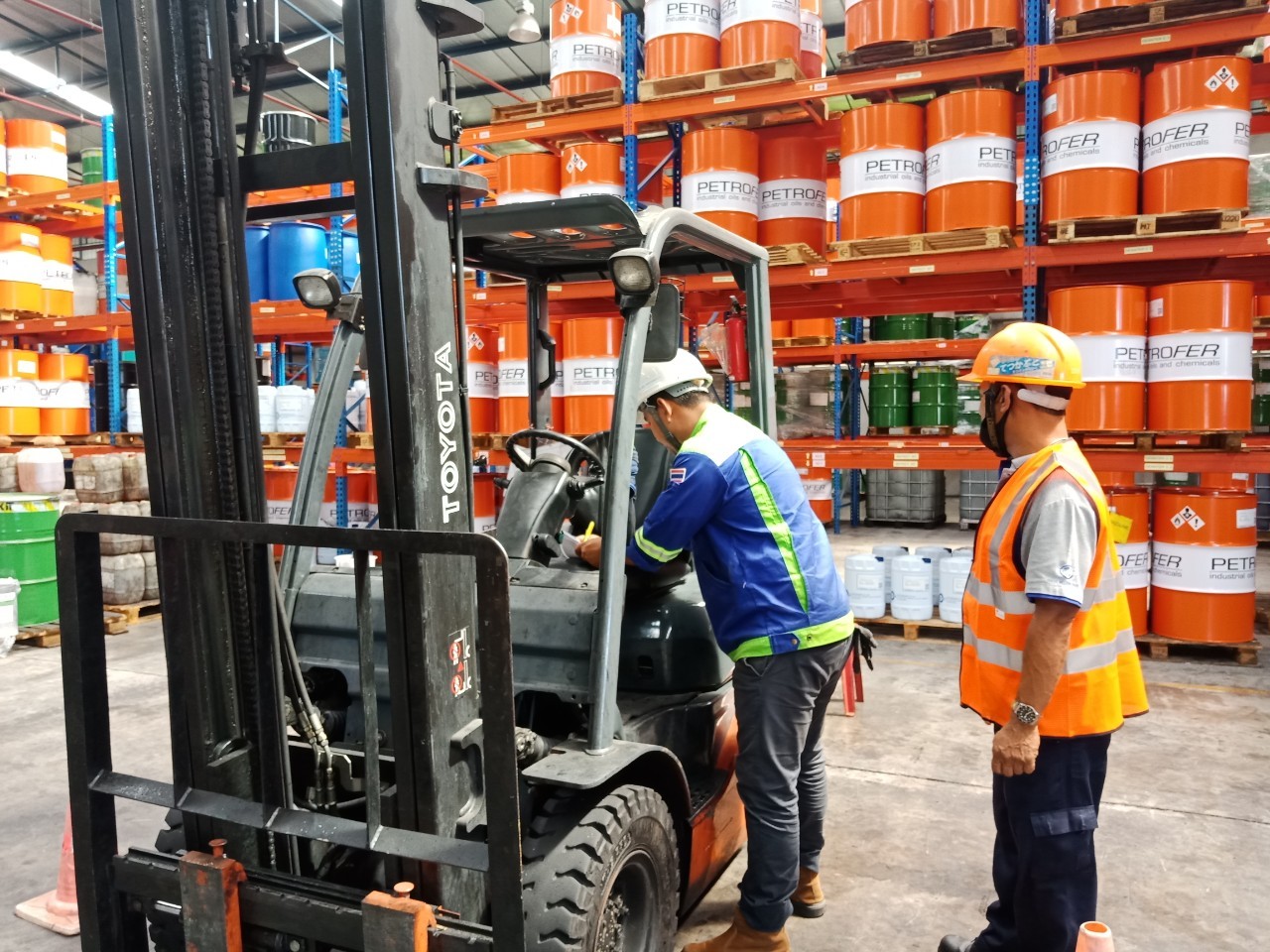 อบรมหลักสูตร Forklift โฟล์คลิฟท์ ตามกฎหมายใหม่ หลักสูตรการอบรมลูกจ้างซึ่งจะทำหน้าที่ผู้ขับรถยก