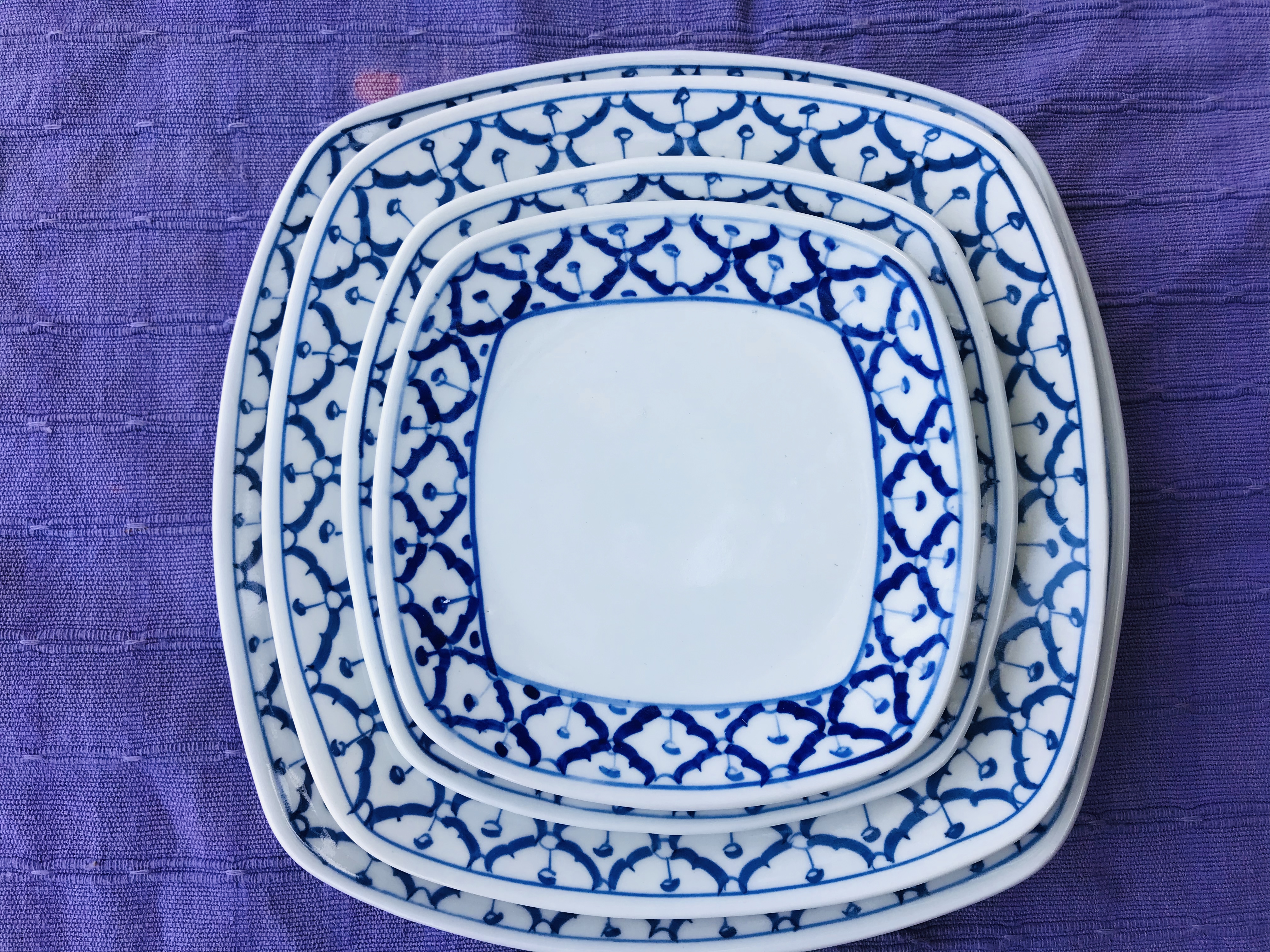 จานลายไทยสี่เหลี่ยมจตุรัส10*10"