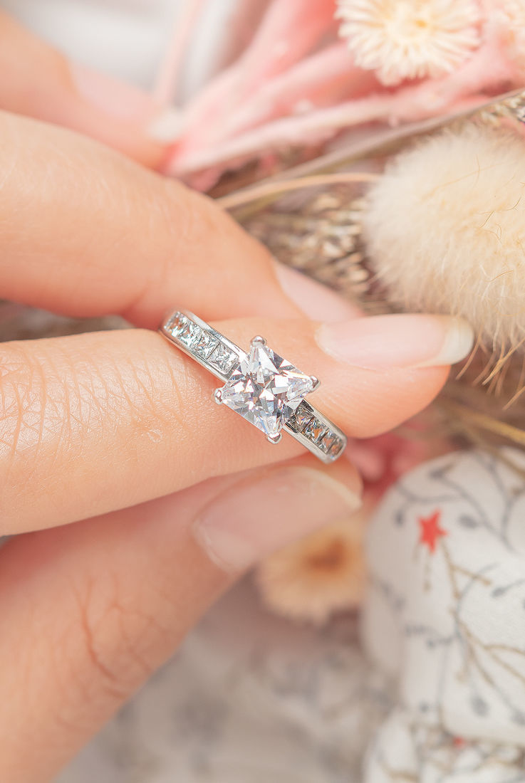 DIAMOND 18K WHITE GOLD RING แหวน เพชร ทอง 18K Pre-order