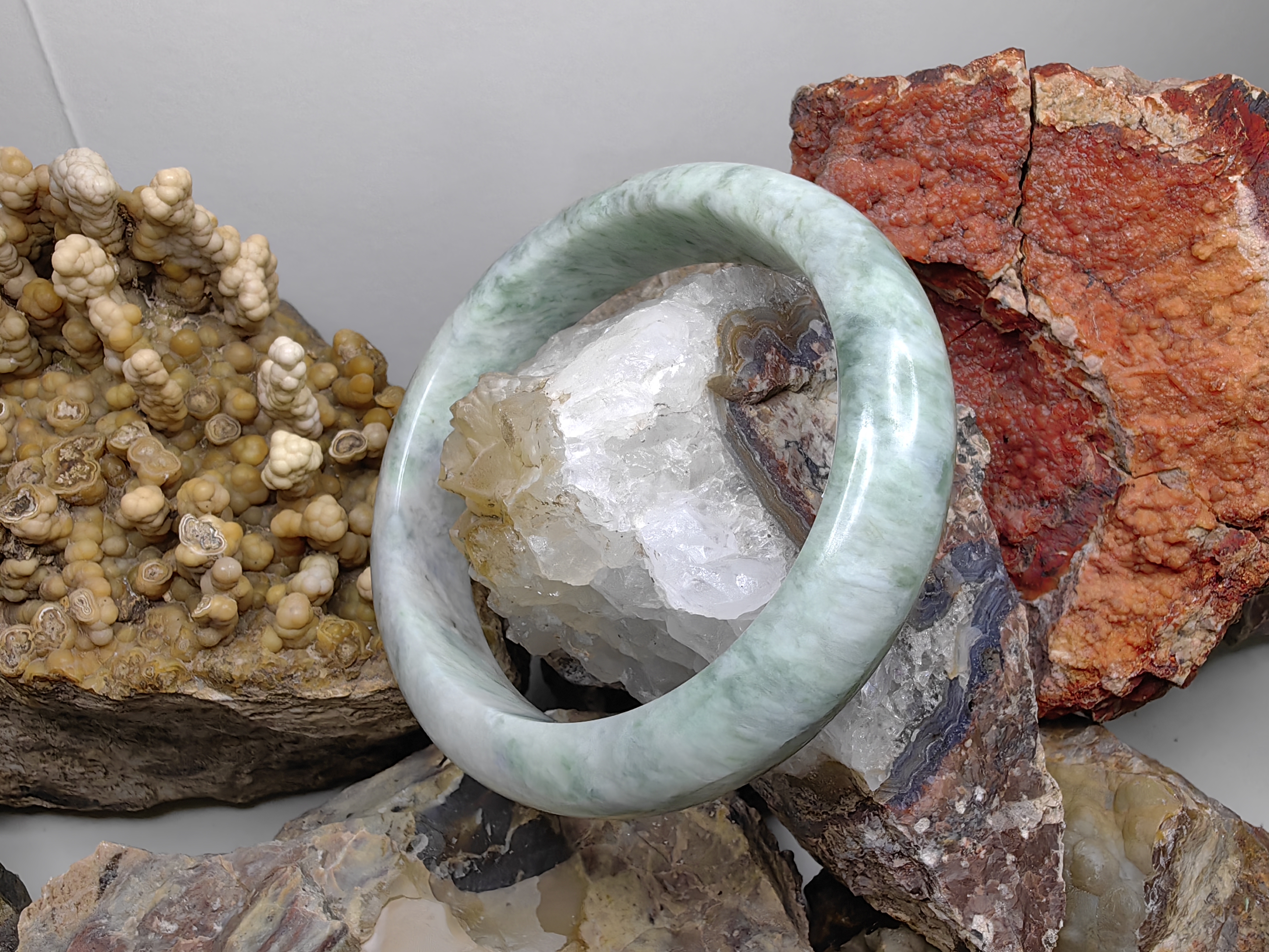 Burmese Jadeite Bangle Size 62 กำไลหยกเจไดต์พม่า Diameter/ เส้นผ่านศูนย์กลางด้านใน 62 mm.