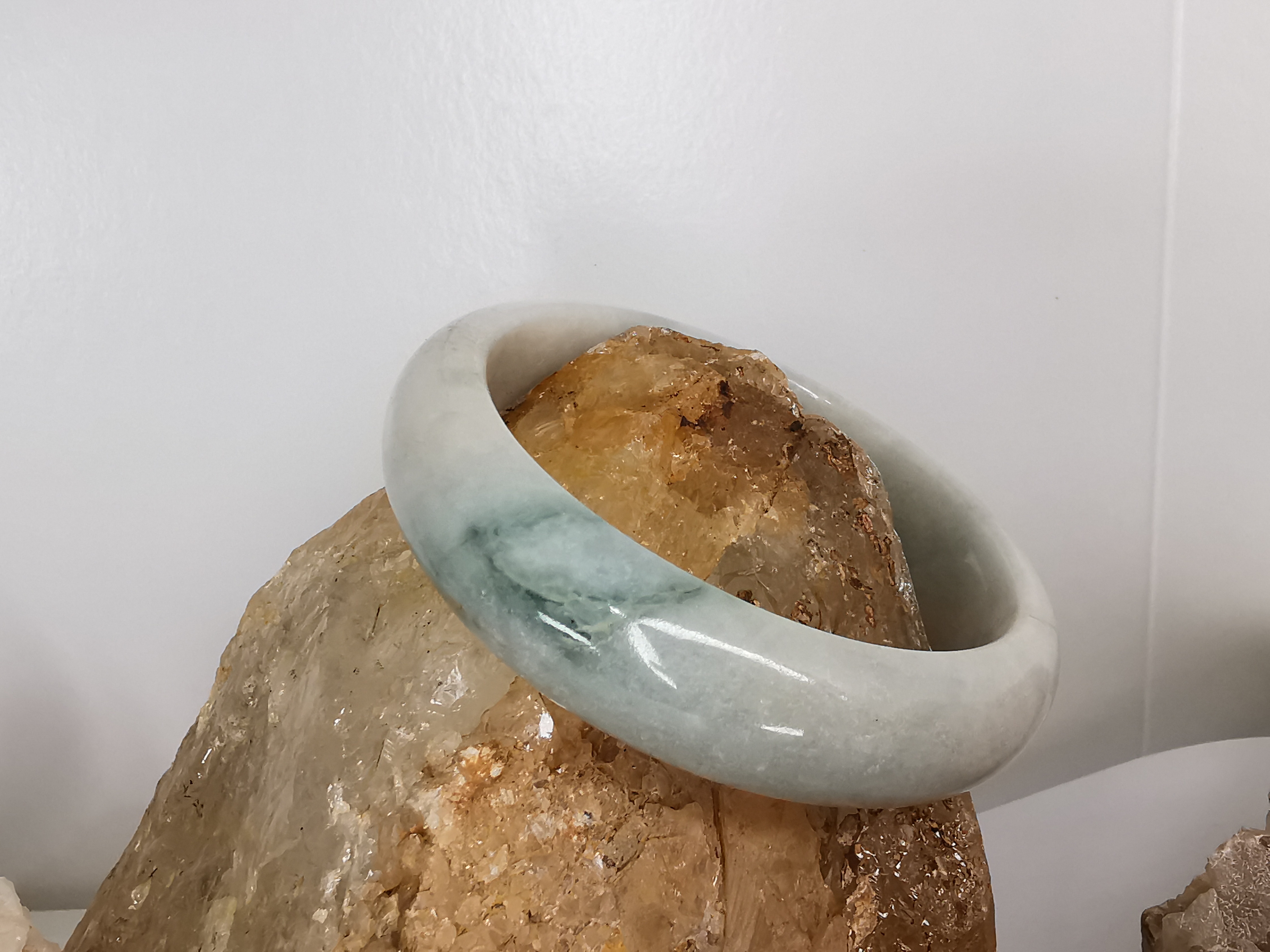 White Green Jade Bangle กำไลหยกเจไดต์แท้ Diameter/ เส้นผ่านศูนย์กลางด้านใน 56 mm.