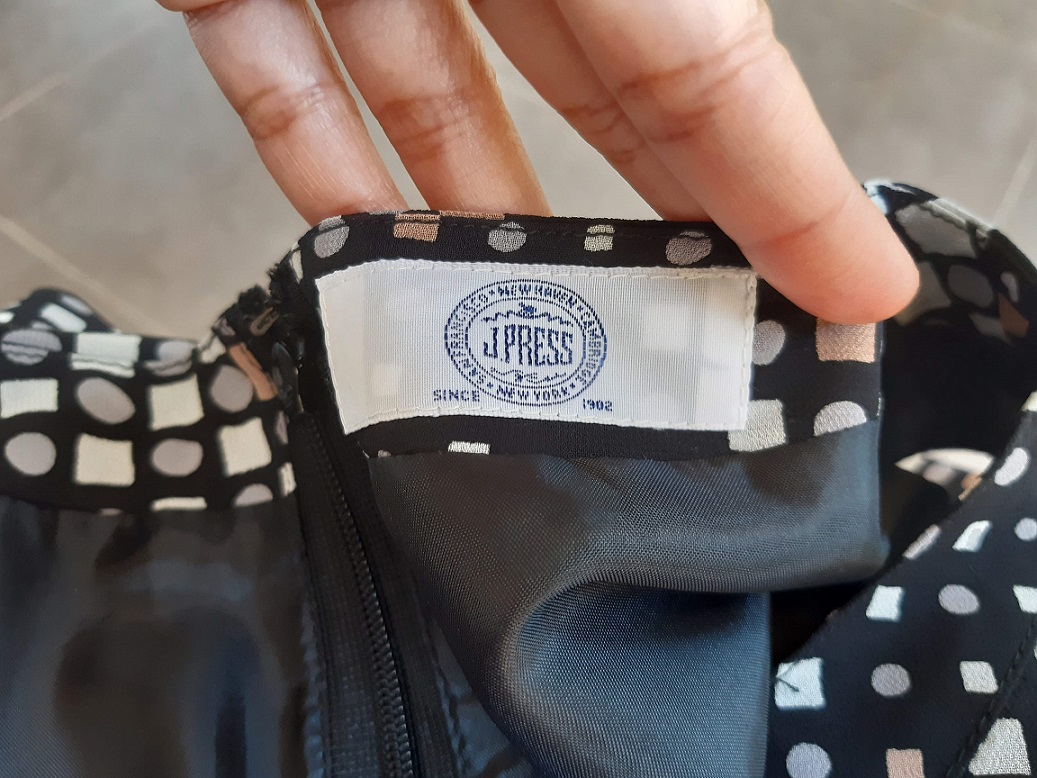 เดรสญี่ปุ่นมือสองลายกราฟฟิคสีดำ ผ้าชีฟองแขนกุด