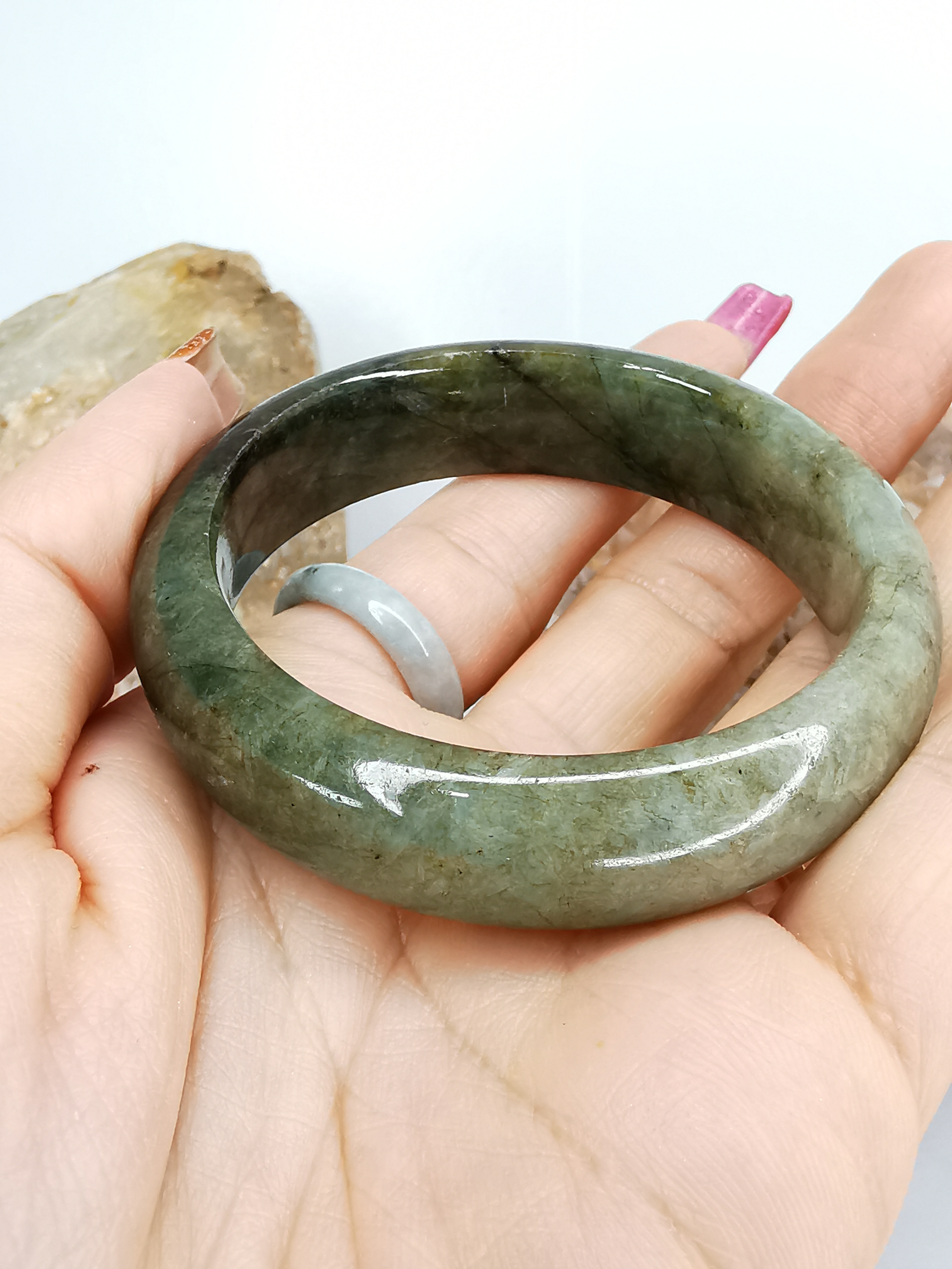 Green Brown Jade Bangle กำไลหยกเจไดต์แท้ Diameter/ เส้นผ่านศูนย์กลางด้านใน 51 mm.