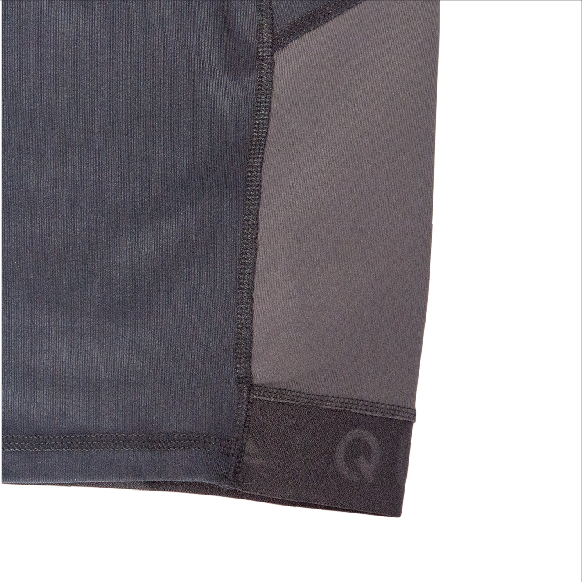 G 190056 เสื้อกีฬา (เจ็ทสกีแขนยาว) QUIKSILVER ราคาเช่า 130 บาท ต่อ 1 วัน