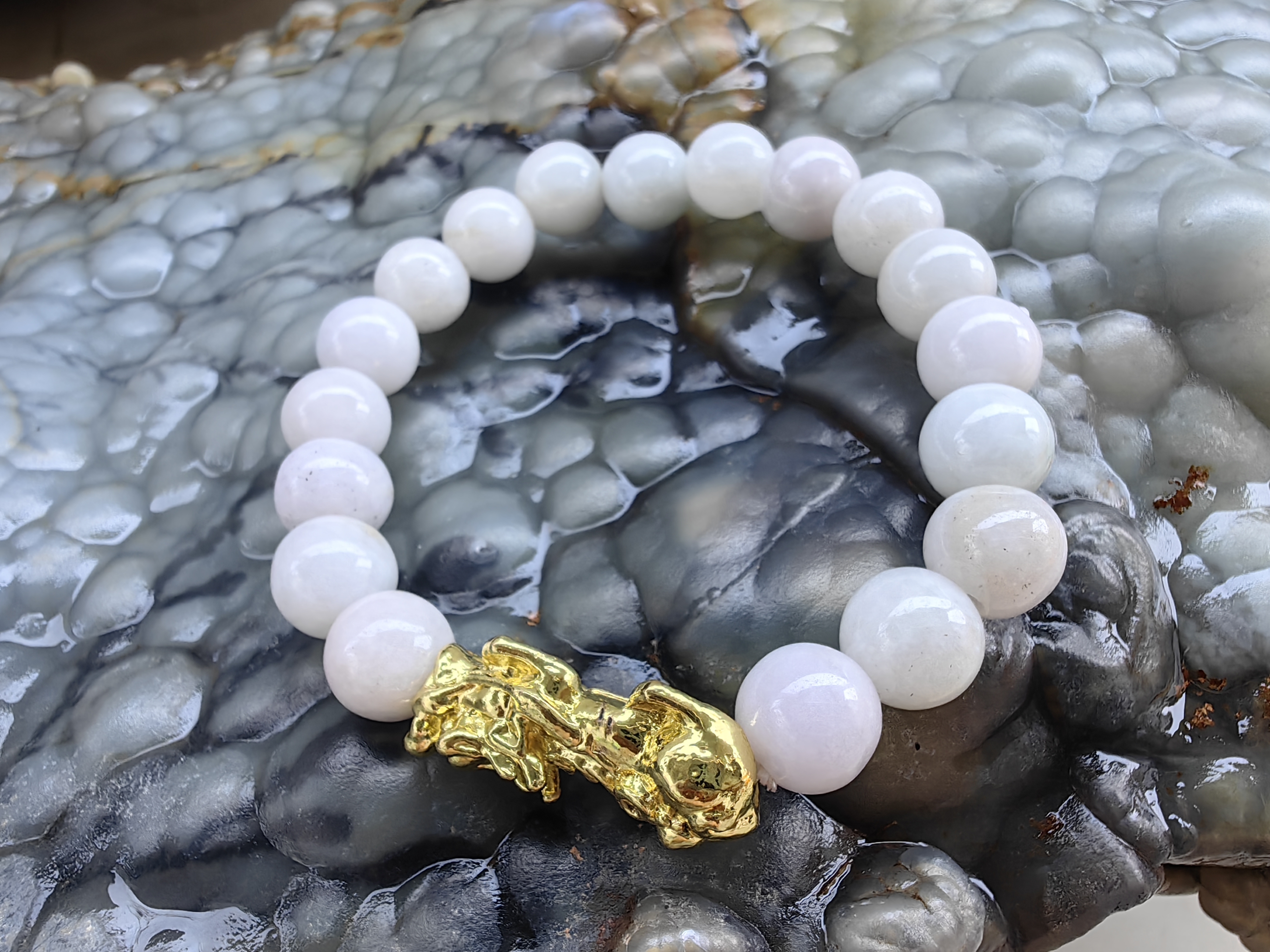 White- Light Green Burmese Jadeite Bracelets Dragon Gold plated Round 10 mm. สร้อยข้อมือหยกพม่าปี่เซียะชุบทอง ขาว ขาวอมเขียว กลม 10 มม. Free Size