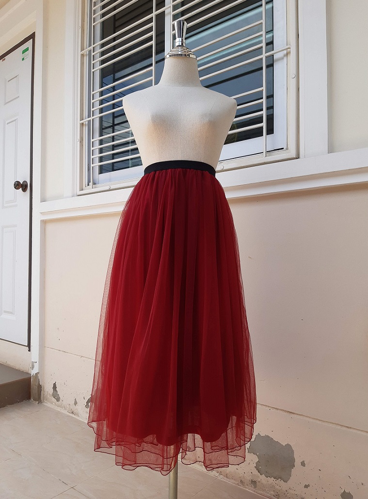 กระโปรงผ้ามุ้งสีแดงสวยๆ