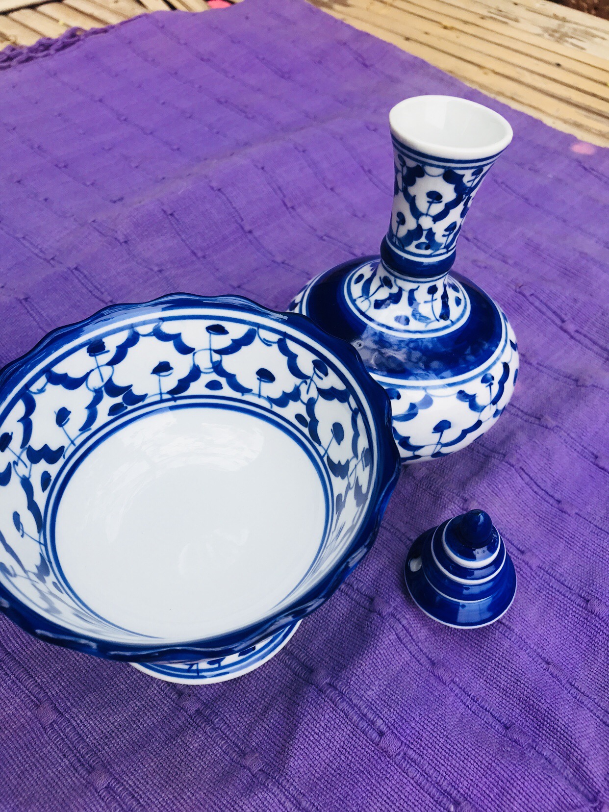 ชุดกรวดน้ำลายไทย