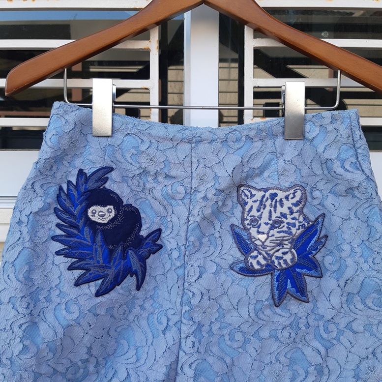 กางเกงขาสั้นลูกไม้สีฟ้าอมเทา แบรนด์ Sretsis