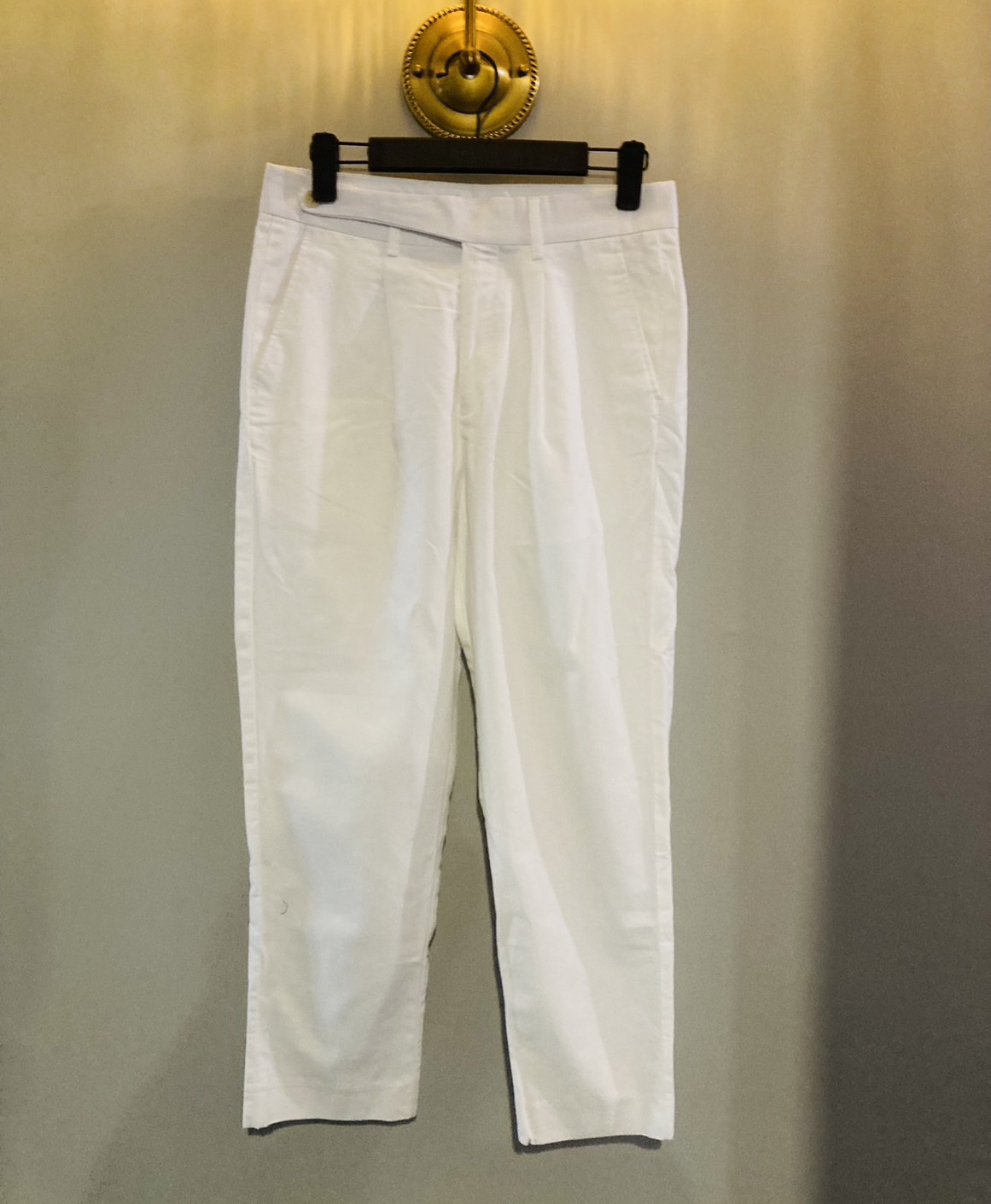 G 220237 กางเกงแสลคสีขาว ราคาเช่า 65 บาท ต่อ 1 วัน